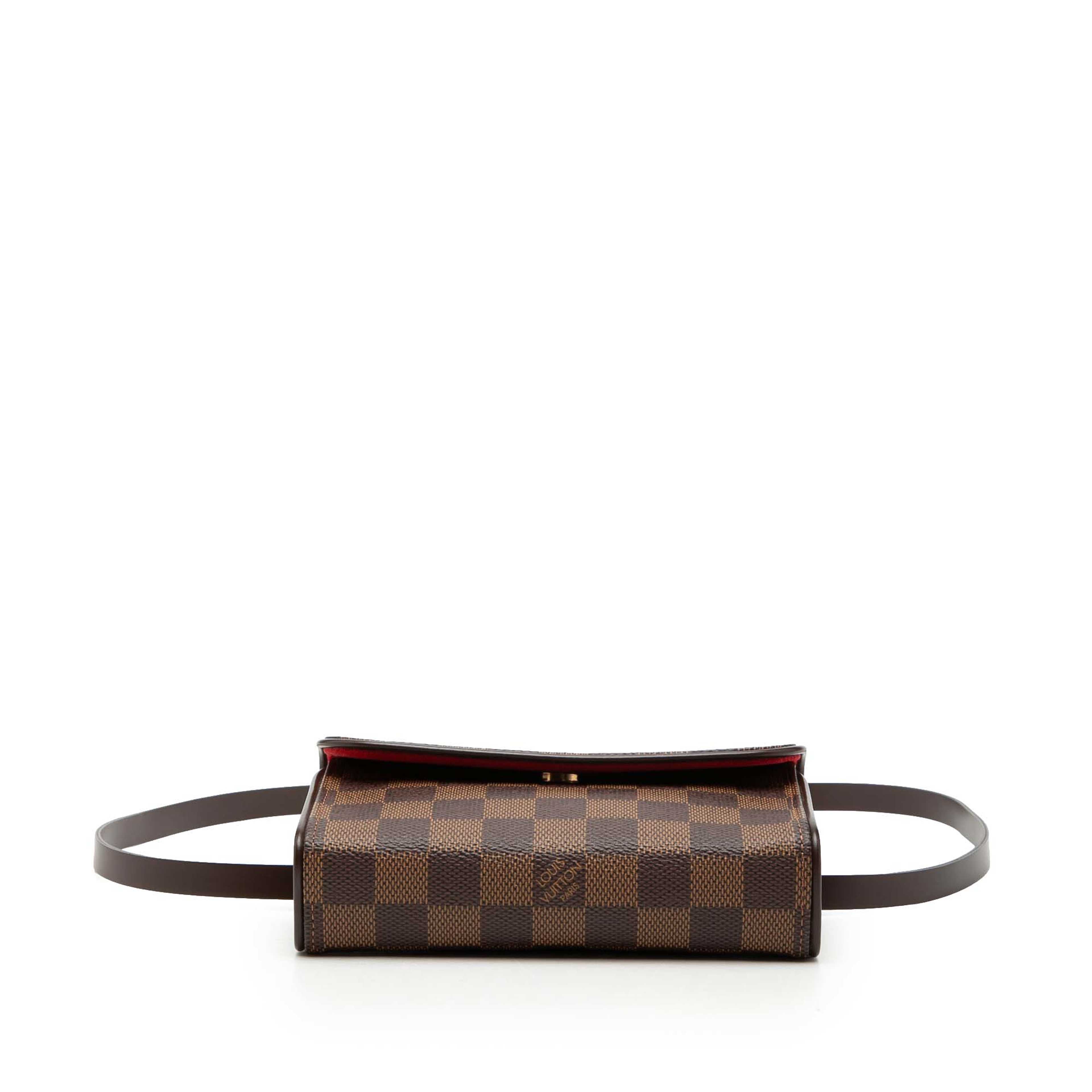 Louis Vuitton Damier Ebene Pochette Florentine, från Luxclusif, i färgen brun. Klicka för att öppna bilden i stort format