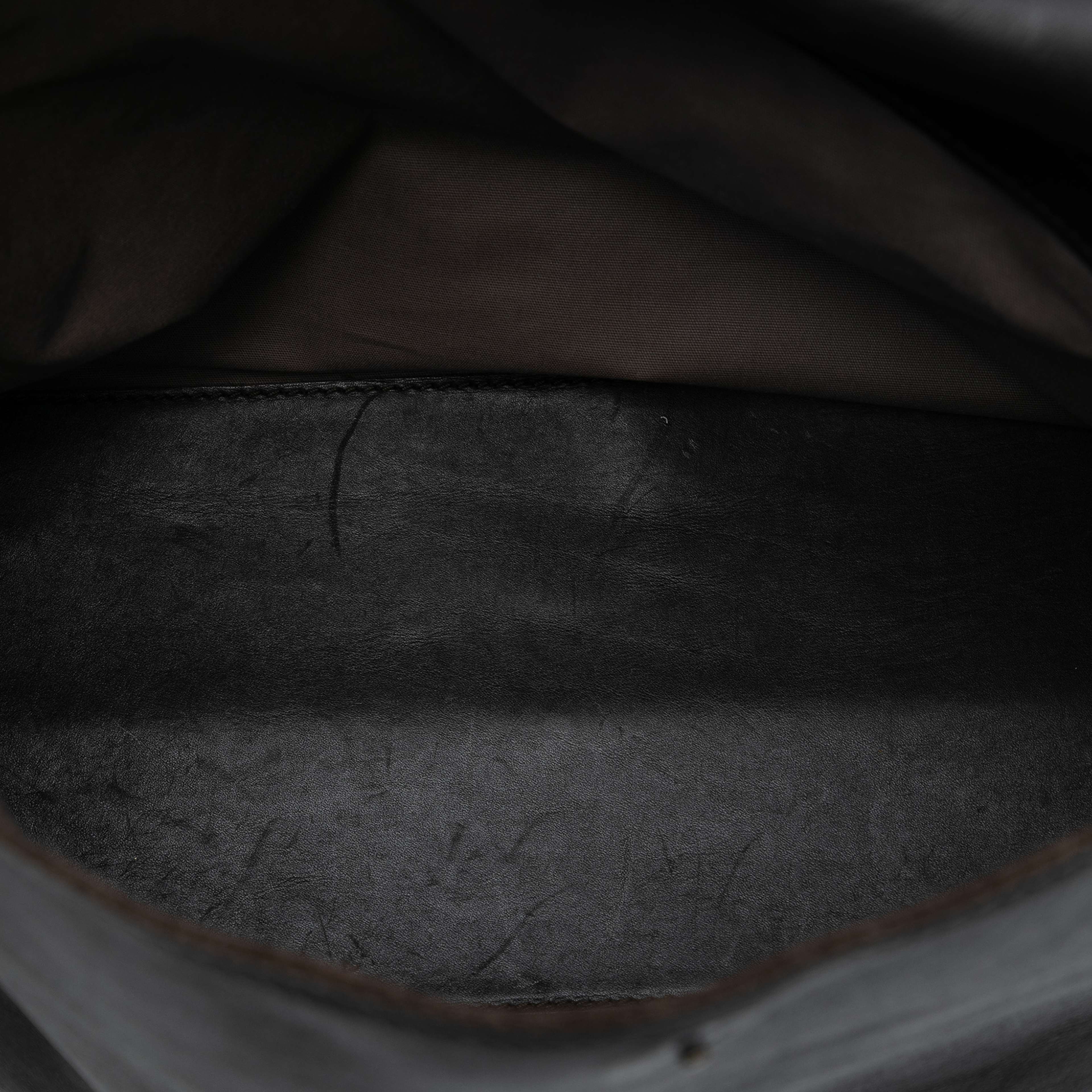 Bottega Veneta Nappa Intrecciato Messenger Bag, från Luxclusif, i färgen dark brown. Klicka för att öppna bilden i stort format