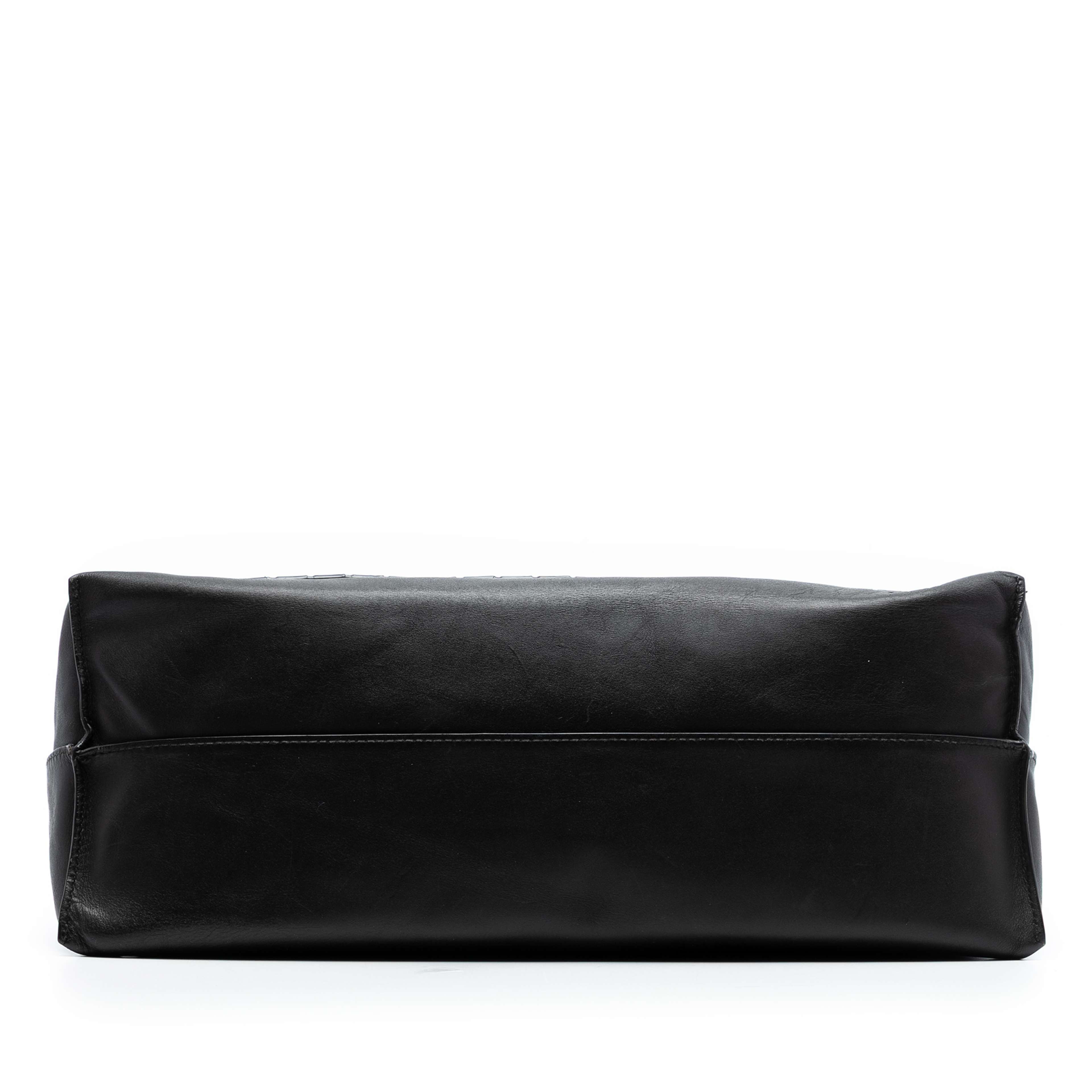 Bottega Veneta Nappa Intrecciato Messenger Bag, från Luxclusif, i färgen dark brown. Klicka för att öppna bilden i stort format