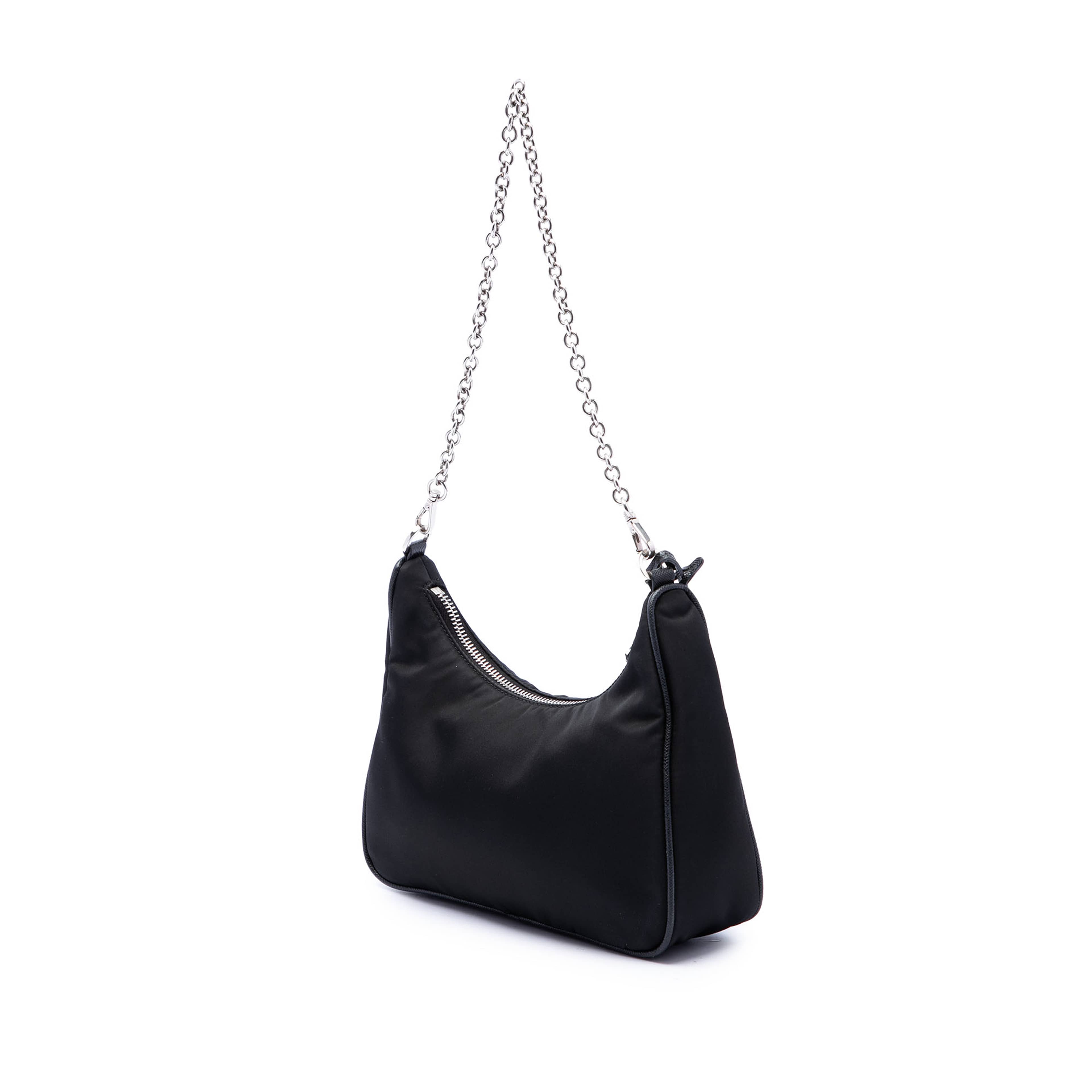 Prada Mini Saffiano Trimmed Tessuto Re Edition 2005 Satchel, från Luxclusif, i färgen svart. Klicka för att öppna bilden i stort format