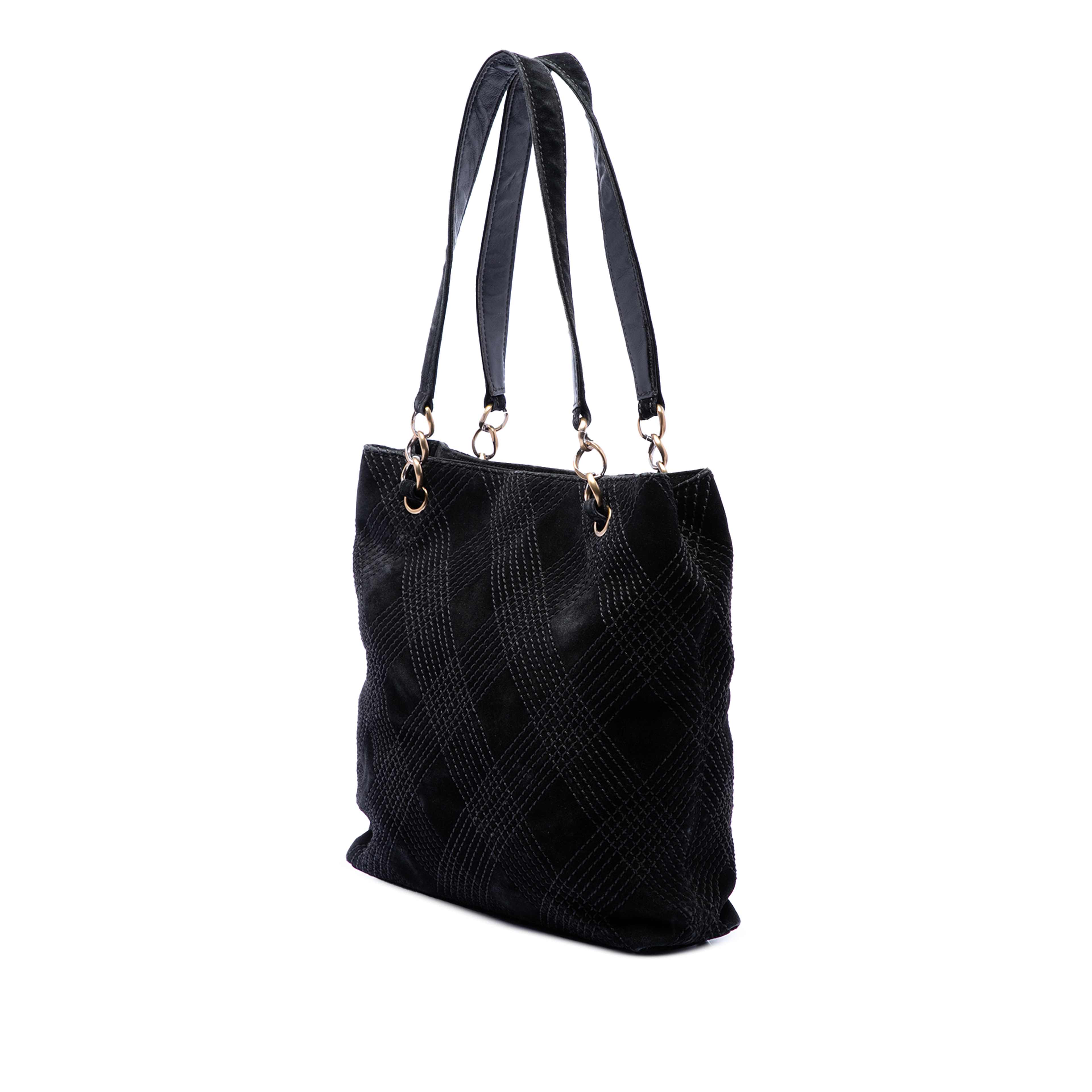 Chanel Cc Suede Wild Stitch Tote, från Luxclusif, i färgen black. Klicka för att öppna bilden i stort format