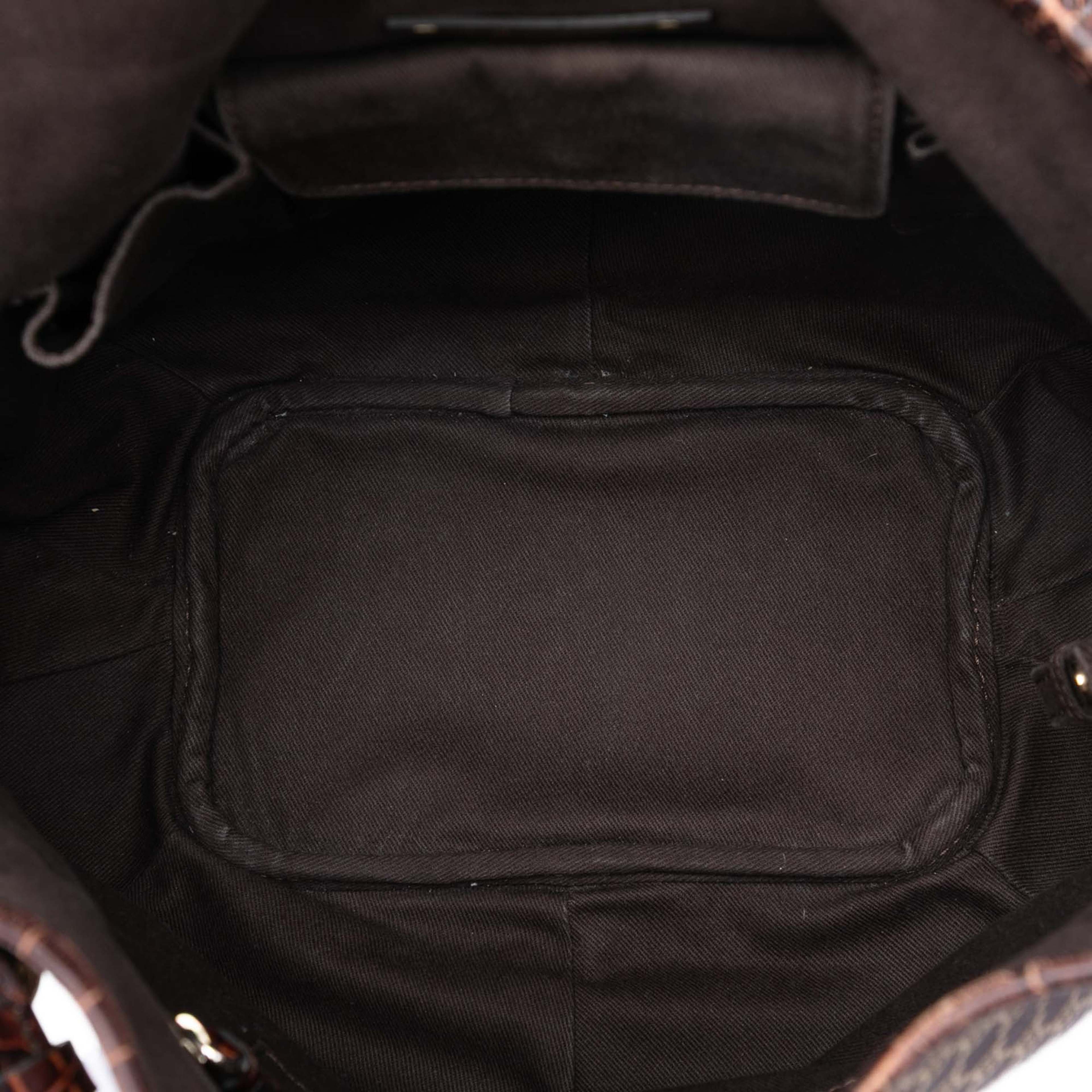 Celine Macadam Canvas Bittersweet Hobo, från Luxclusif, i färgen dark brown. Klicka för att öppna bilden i stort format