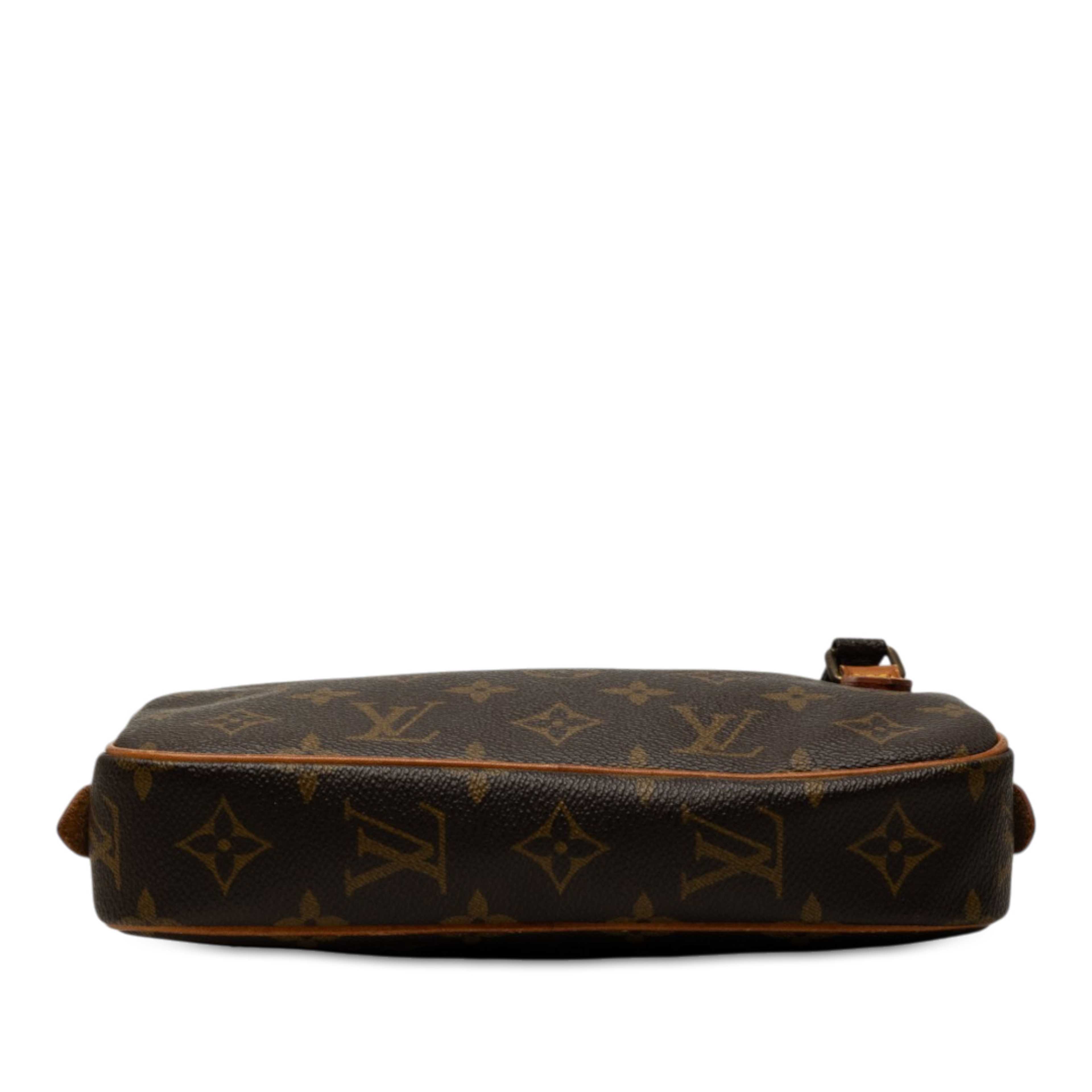 Louis Vuitton Monogram Pochette Marly Bandouliere, från Luxclusif, i färgen brun. Klicka för att öppna bilden i stort format