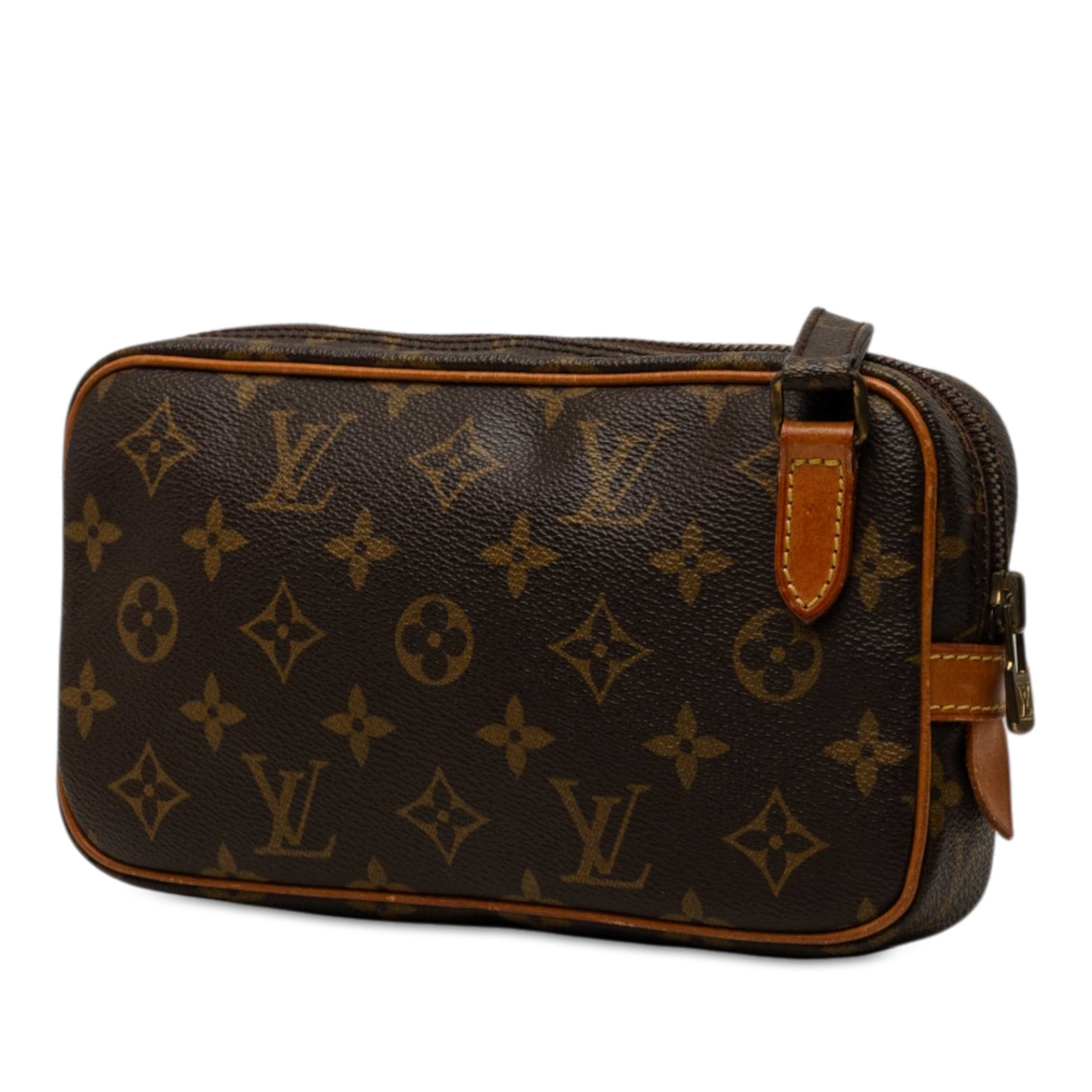 Louis Vuitton Monogram Pochette Marly Bandouliere, från Luxclusif, i färgen brun. Klicka för att öppna bilden i stort format