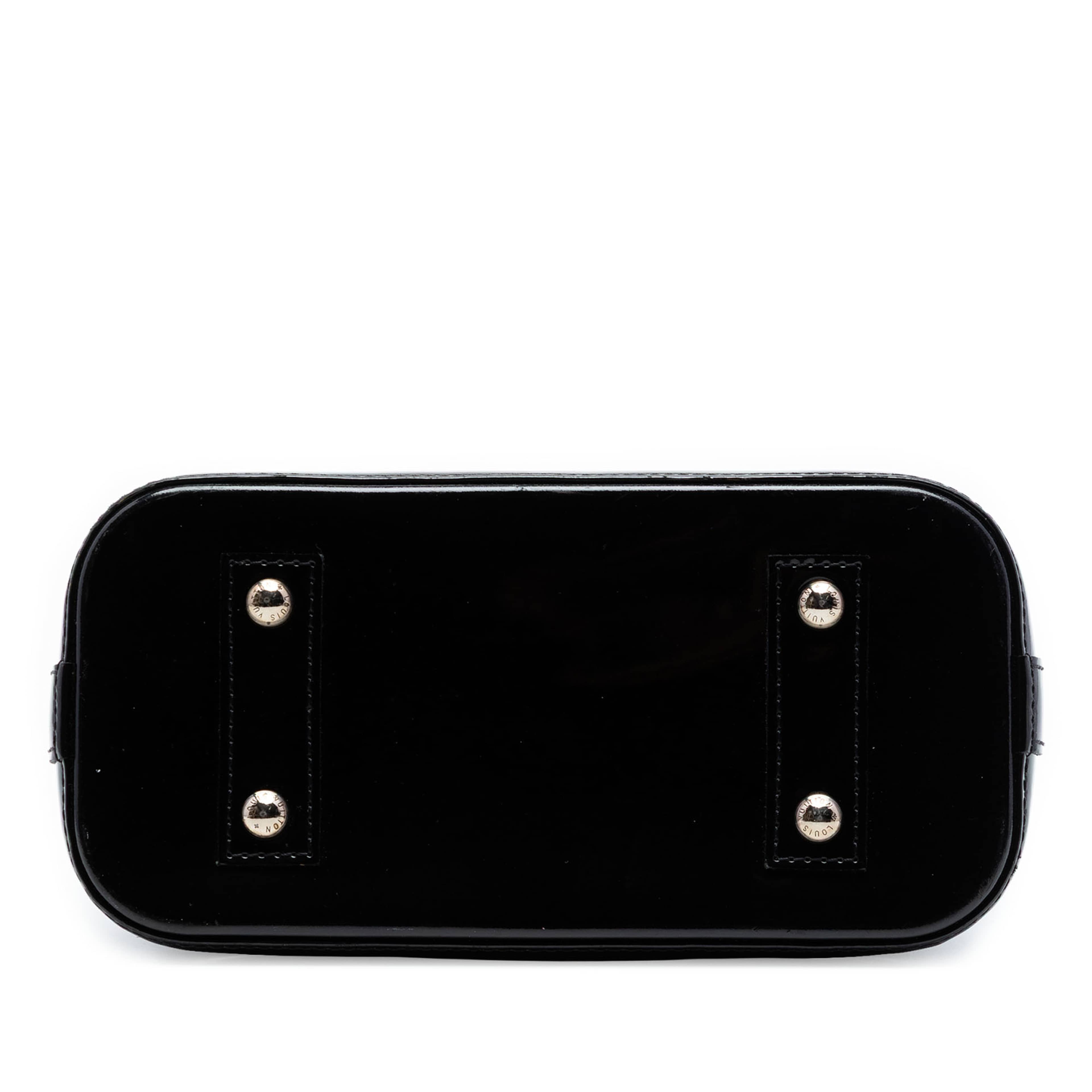 Louis Vuitton Electric Epi Alma Bb, från Luxclusif, i färgen black. Klicka för att öppna bilden i stort format