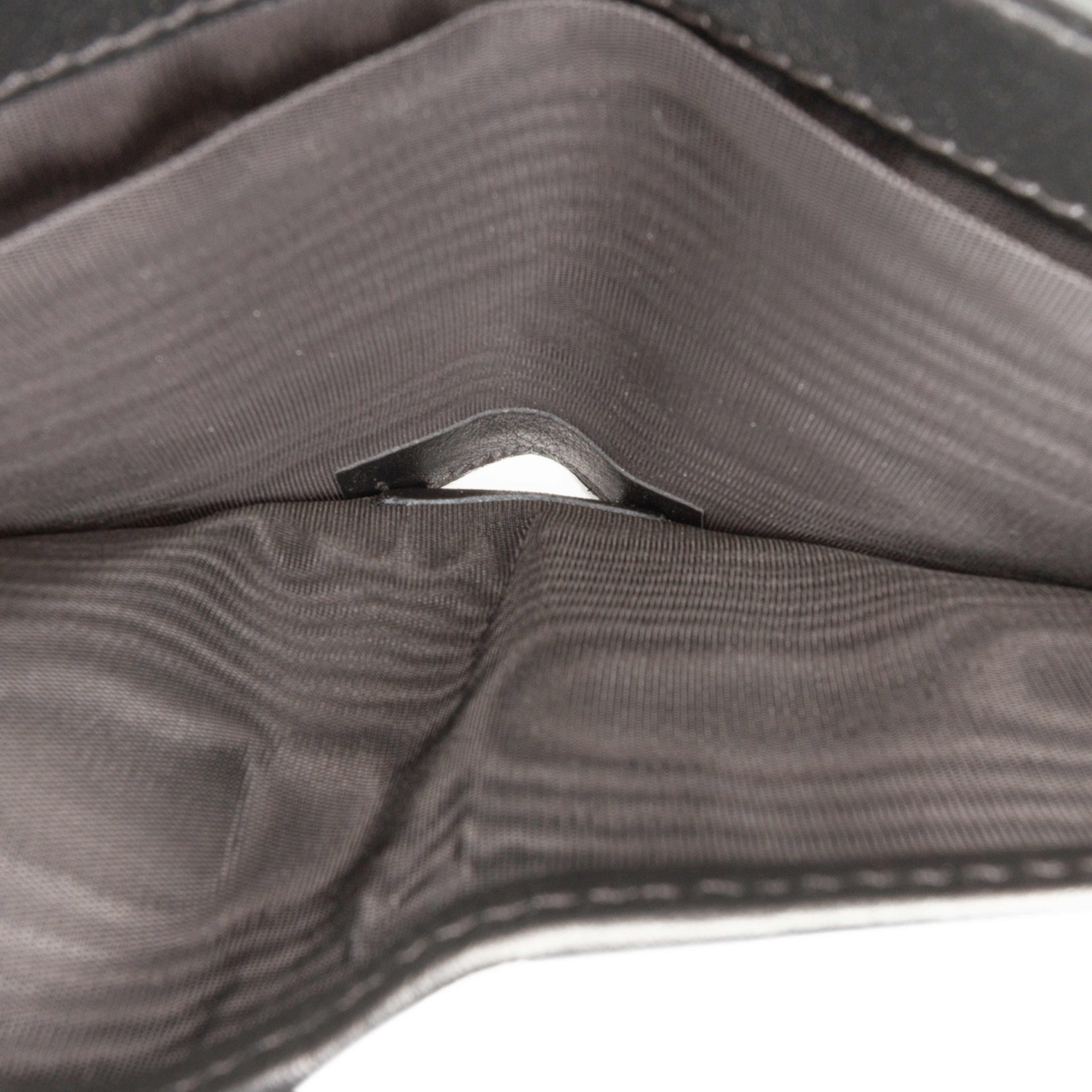 Gucci Microguccissima Bifold Wallet, från Luxclusif, i färgen black. Klicka för att öppna bilden i stort format