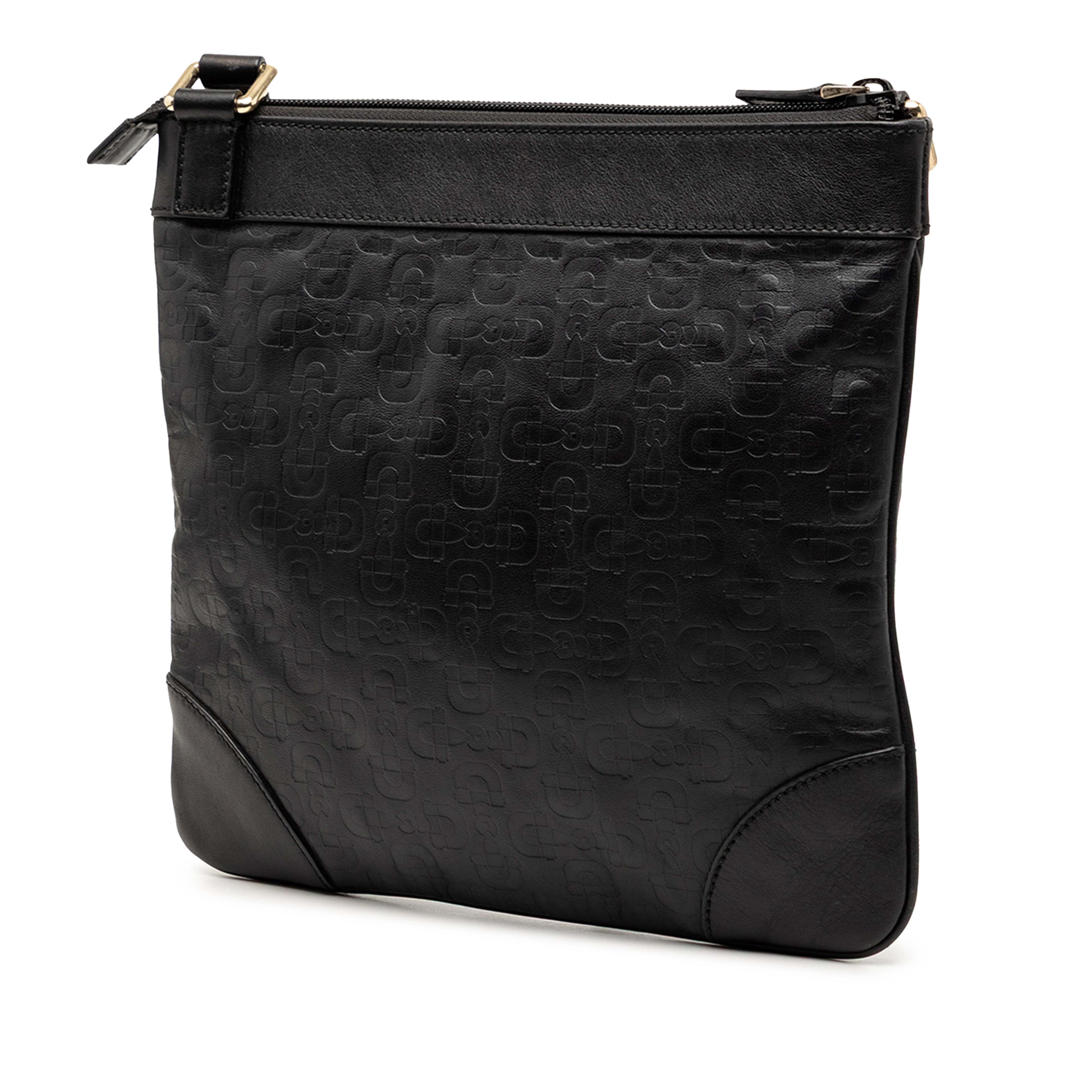 Gucci Embossed Leather Horsebit Crossbody, från Luxclusif, i färgen black. Klicka för att öppna bilden i stort format