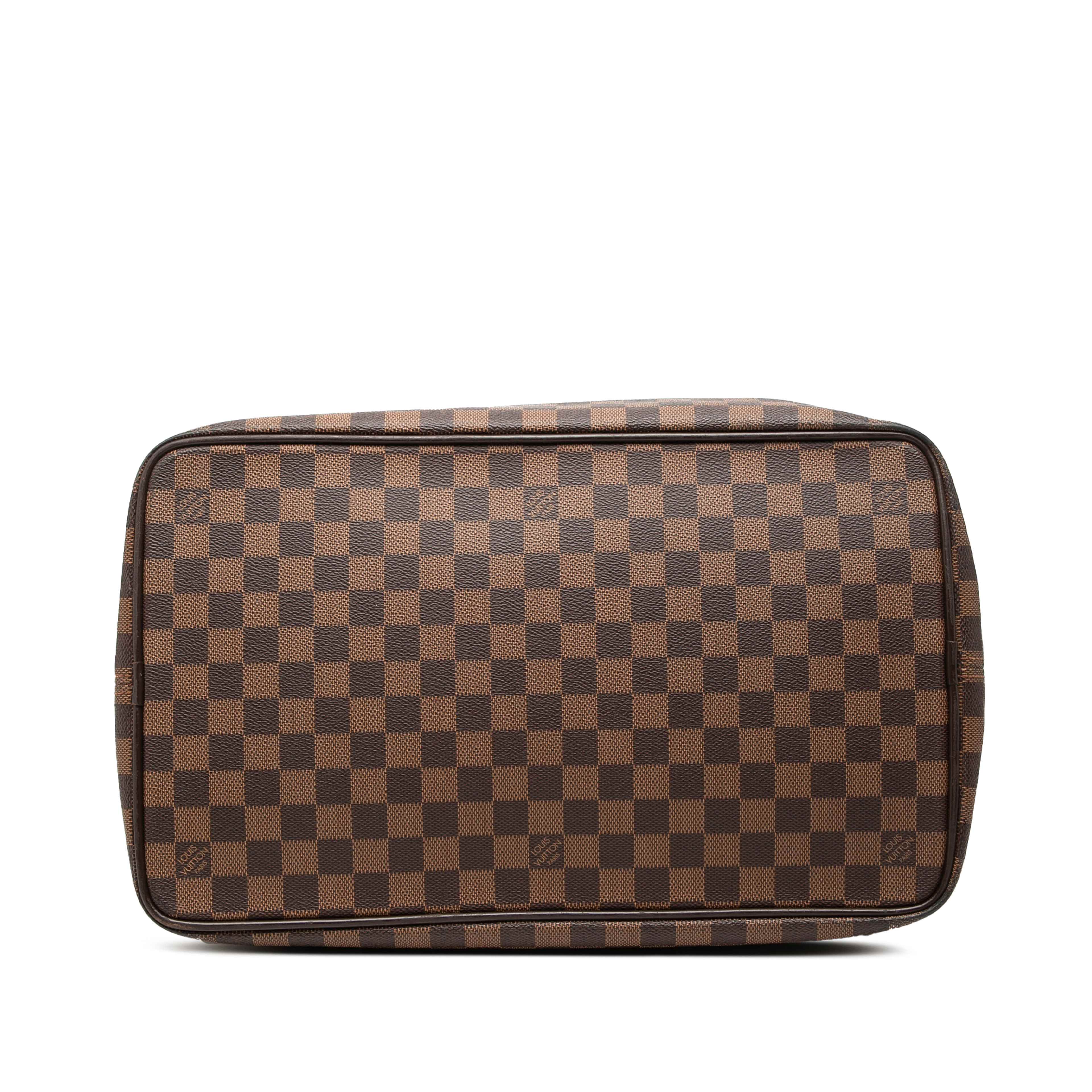 Louis Vuitton Damier Ebene Greenwich Pm, från Luxclusif, i färgen brun. Klicka för att öppna bilden i stort format