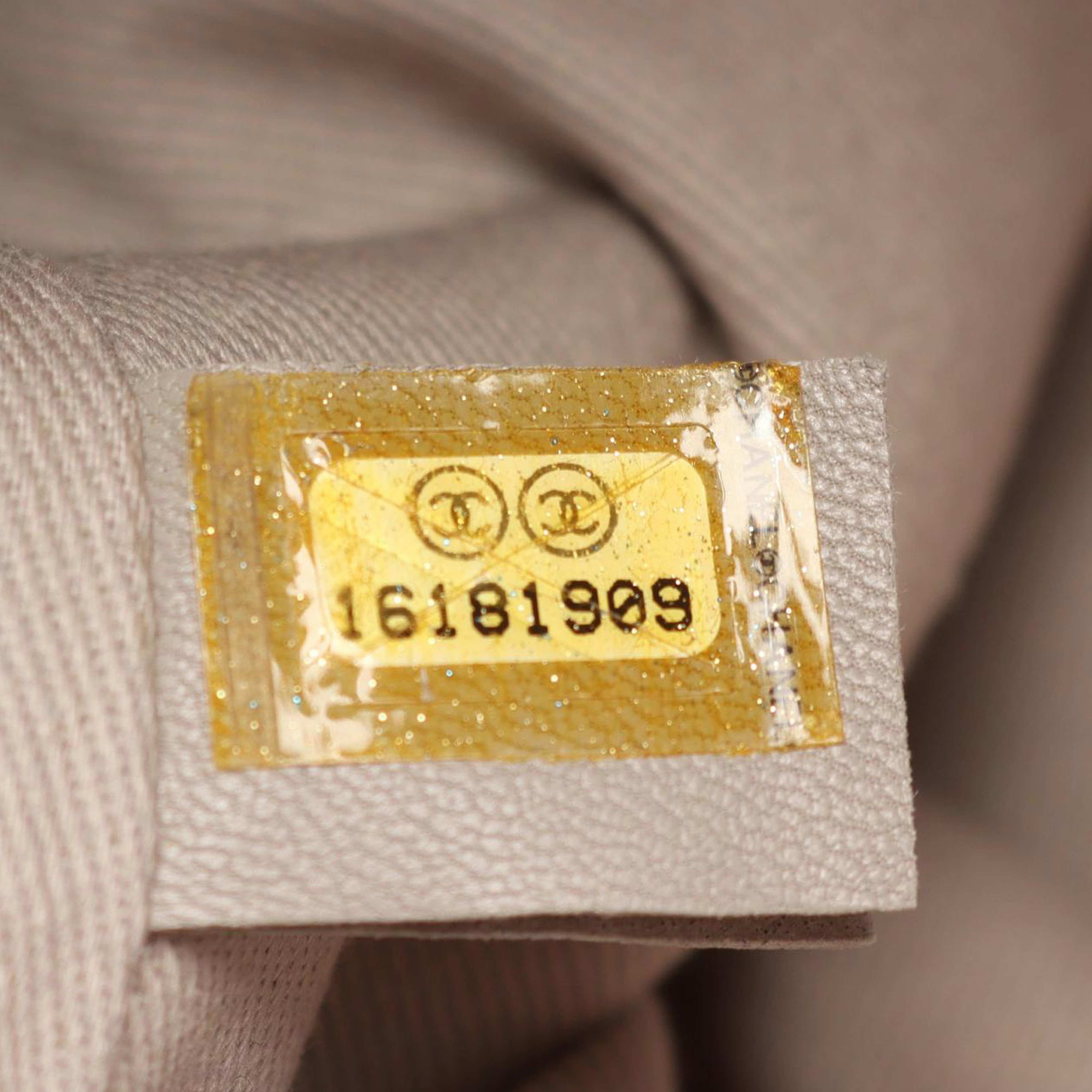 Chanel Large Cc Quilted Suede Sea Hit Tote, från Luxclusif, i färgen pink. Klicka för att öppna bilden i stort format