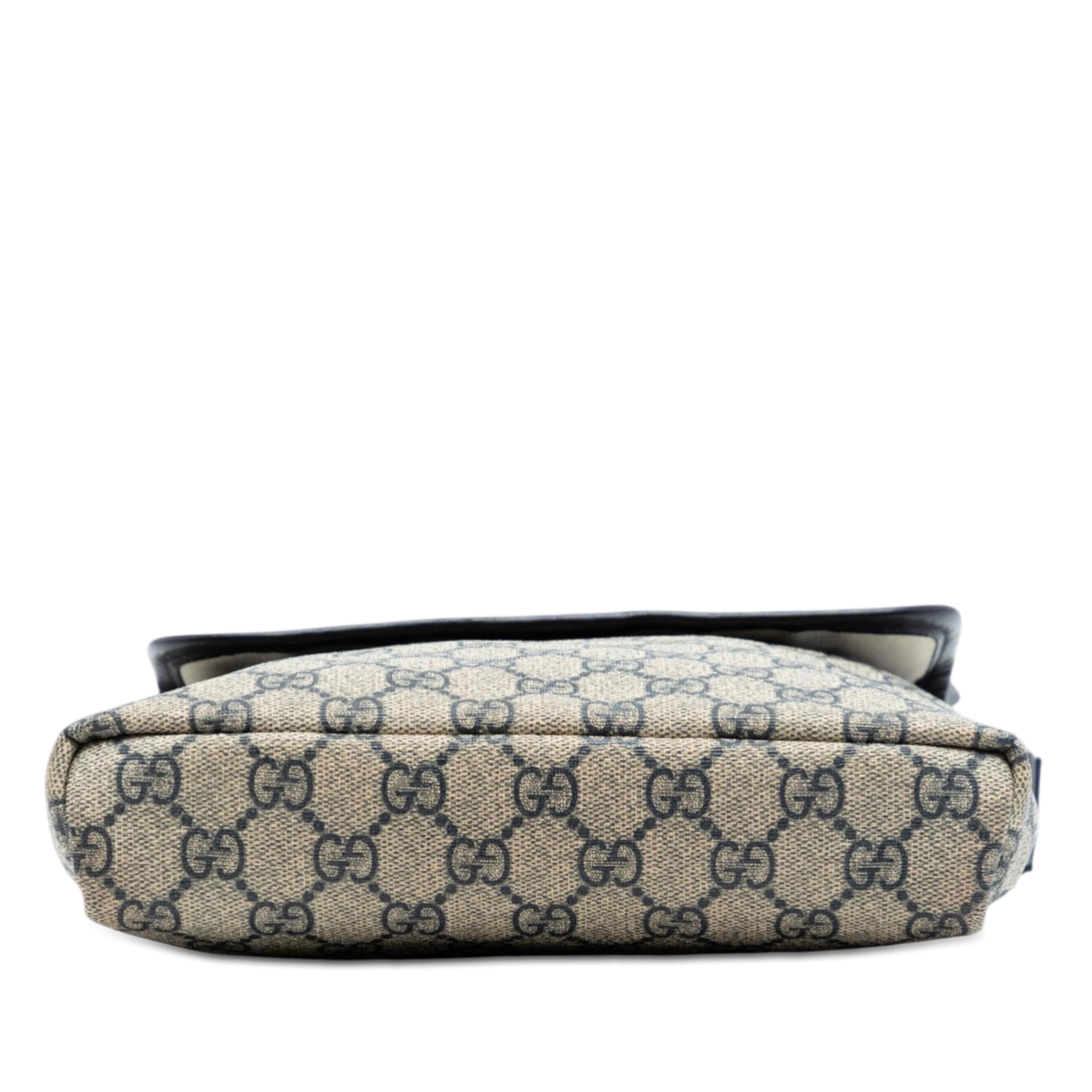 Gucci Gg Supreme Crossbody, från Luxclusif, i färgen beige. Klicka för att öppna bilden i stort format