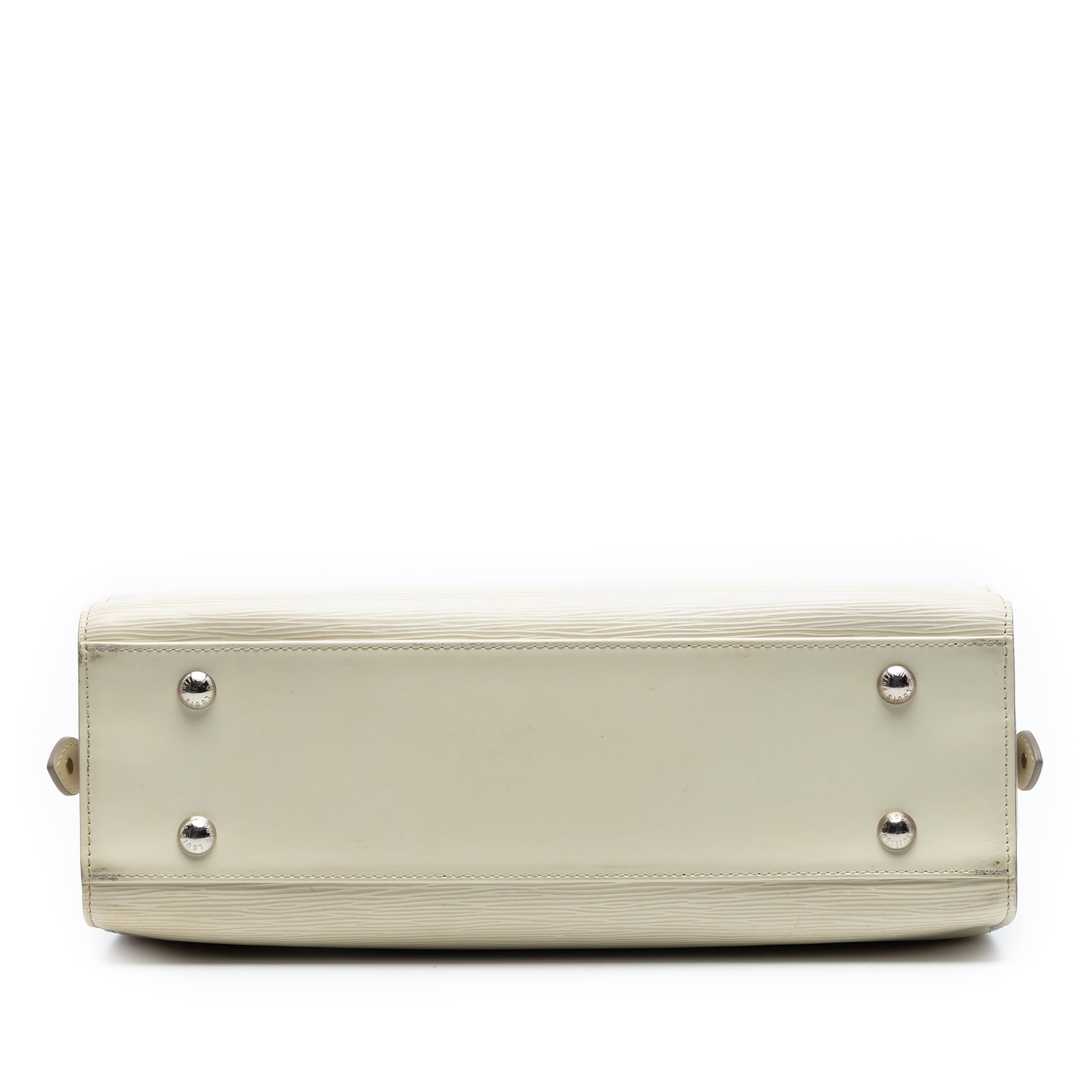 Louis Vuitton Epi Pont Neuf Gm, från Luxclusif, i färgen white. Klicka för att öppna bilden i stort format