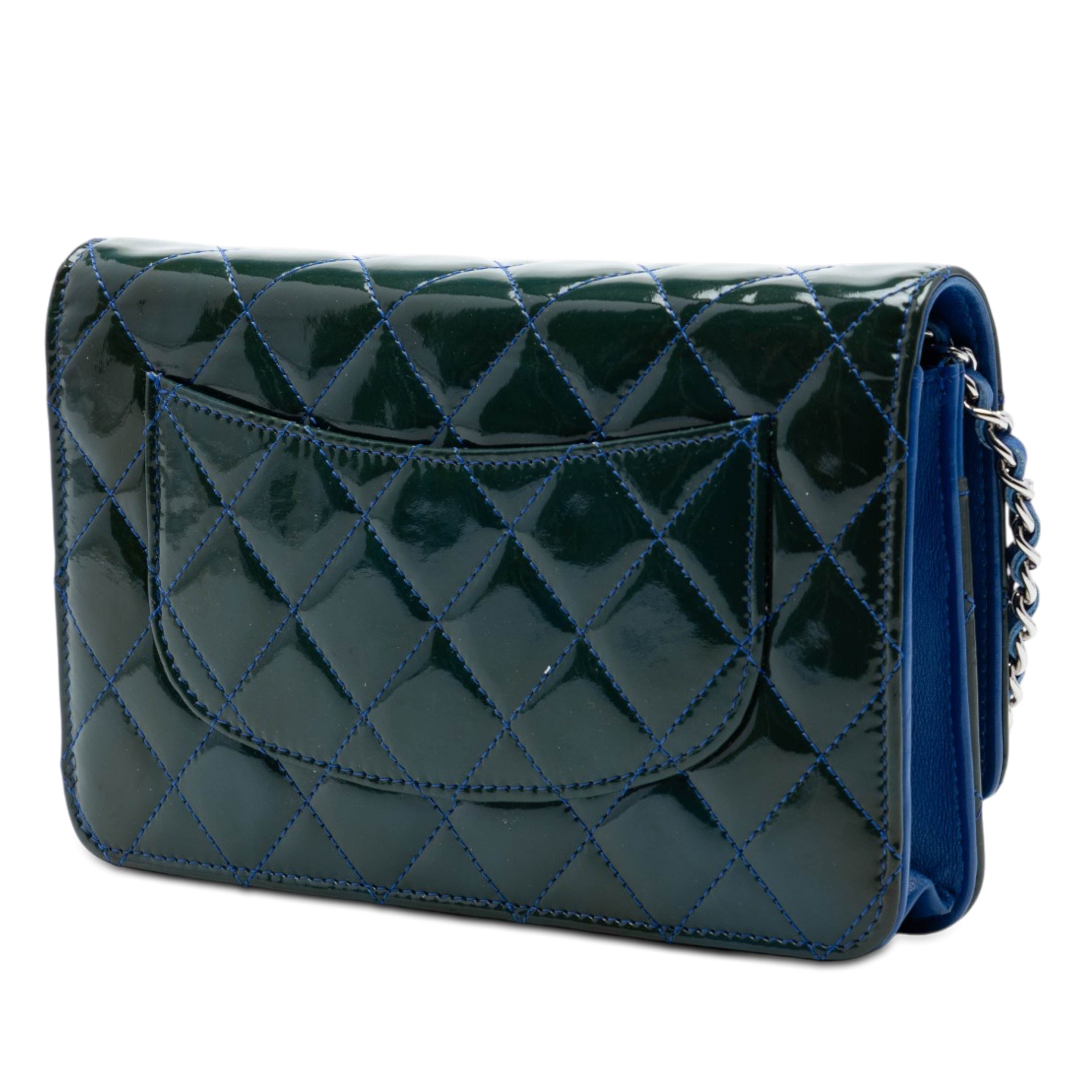 Chanel Cc Quilted Patent Incognito Wallet On Chain, från Luxclusif, i färgen navy. Klicka för att öppna bilden i stort format