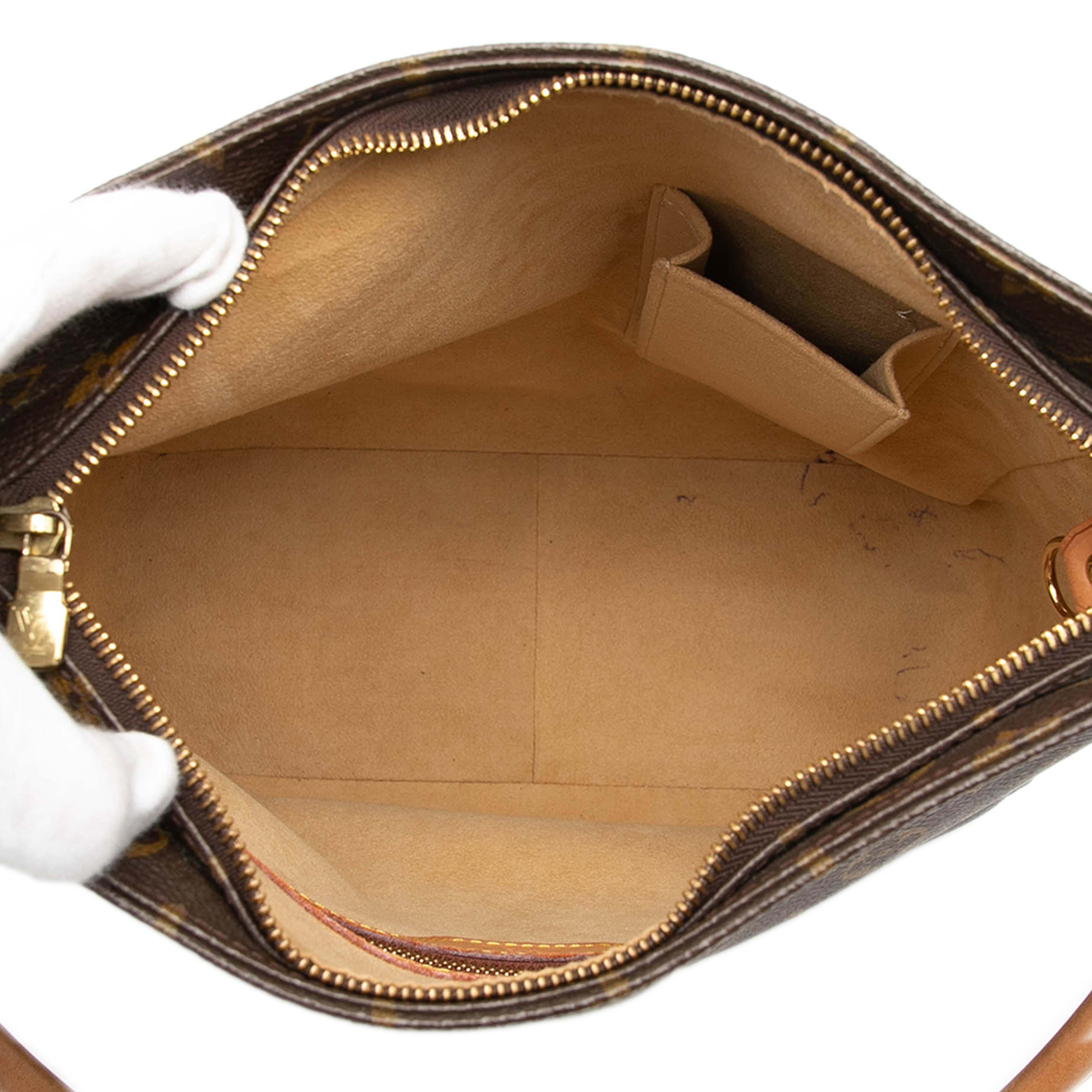 Louis Vuitton Monogram Looping Gm, från Luxclusif, i färgen brown. Klicka för att öppna bilden i stort format