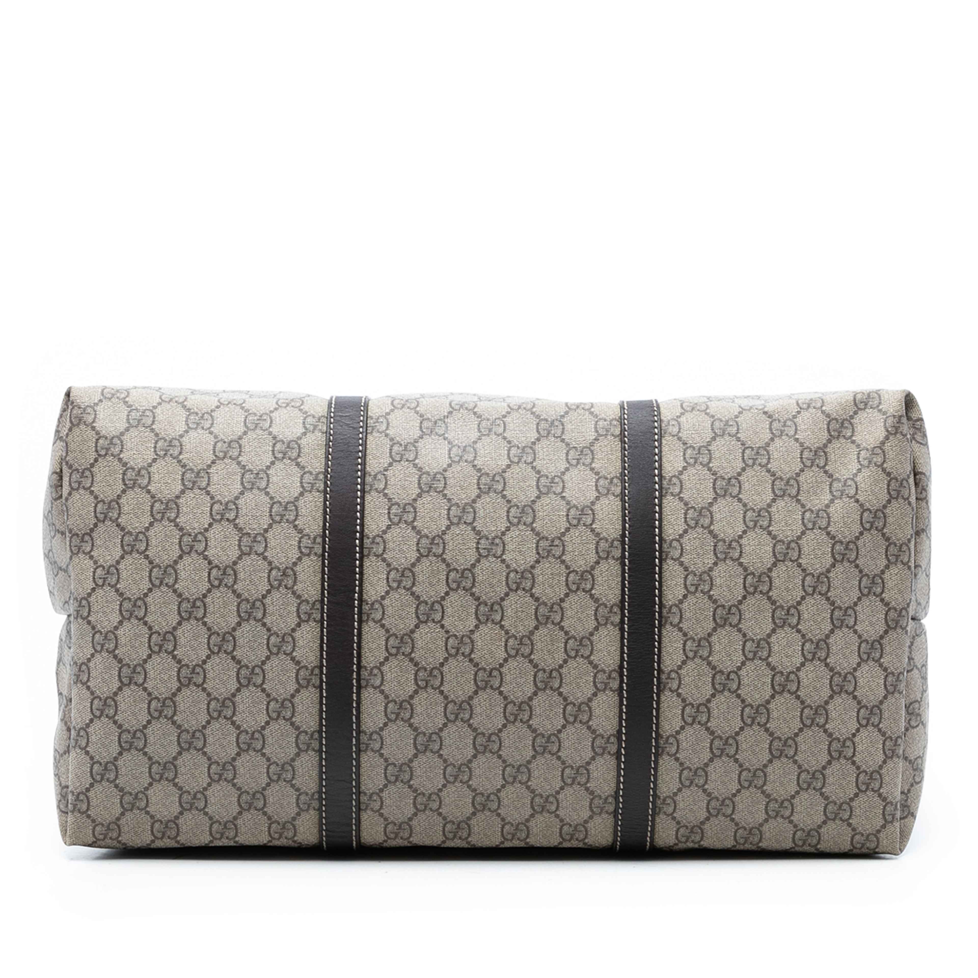 Gucci Gg Supreme Weekender, från Luxclusif, i färgen beige. Klicka för att öppna bilden i stort format