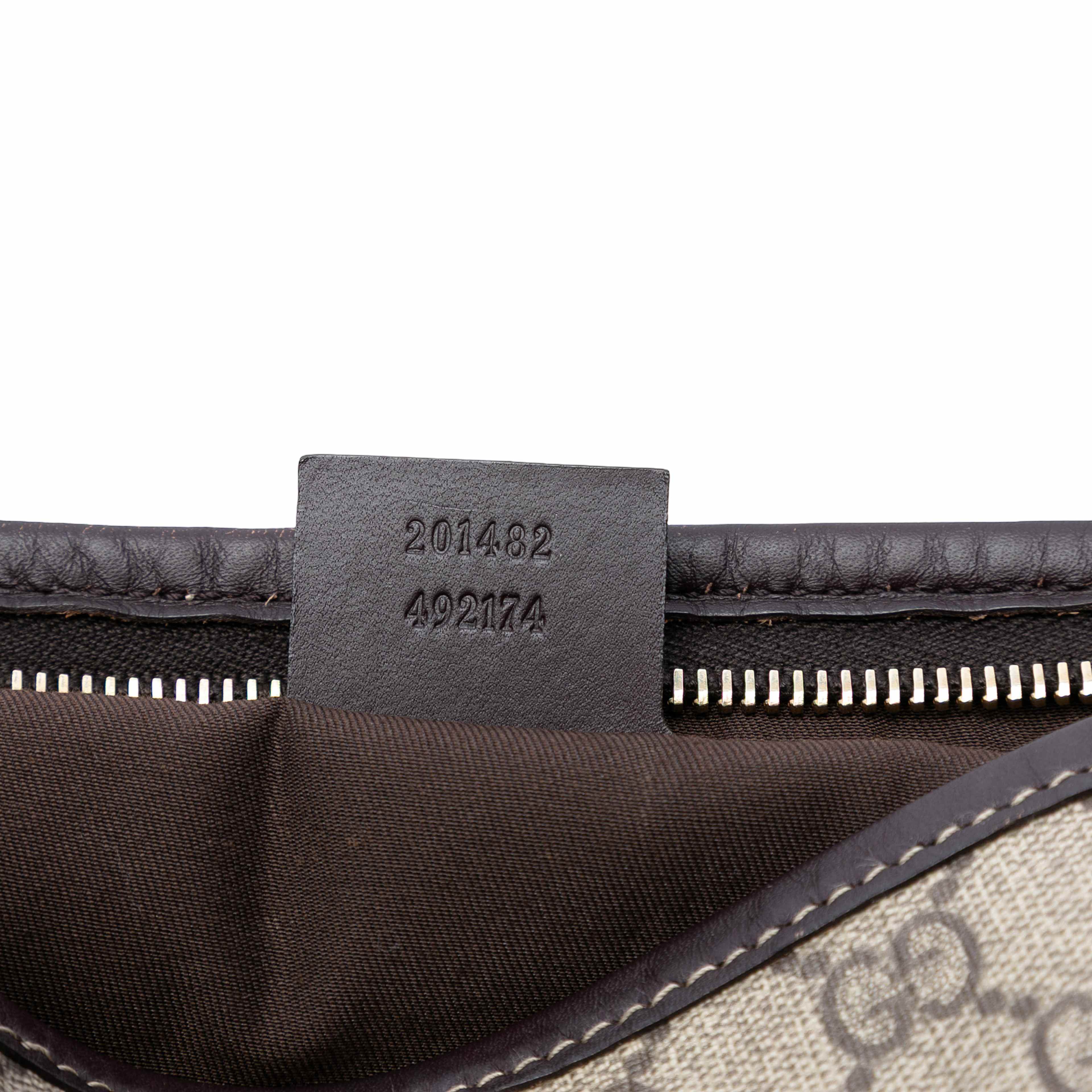 Gucci Gg Supreme Weekender, från Luxclusif, i färgen beige. Klicka för att öppna bilden i stort format