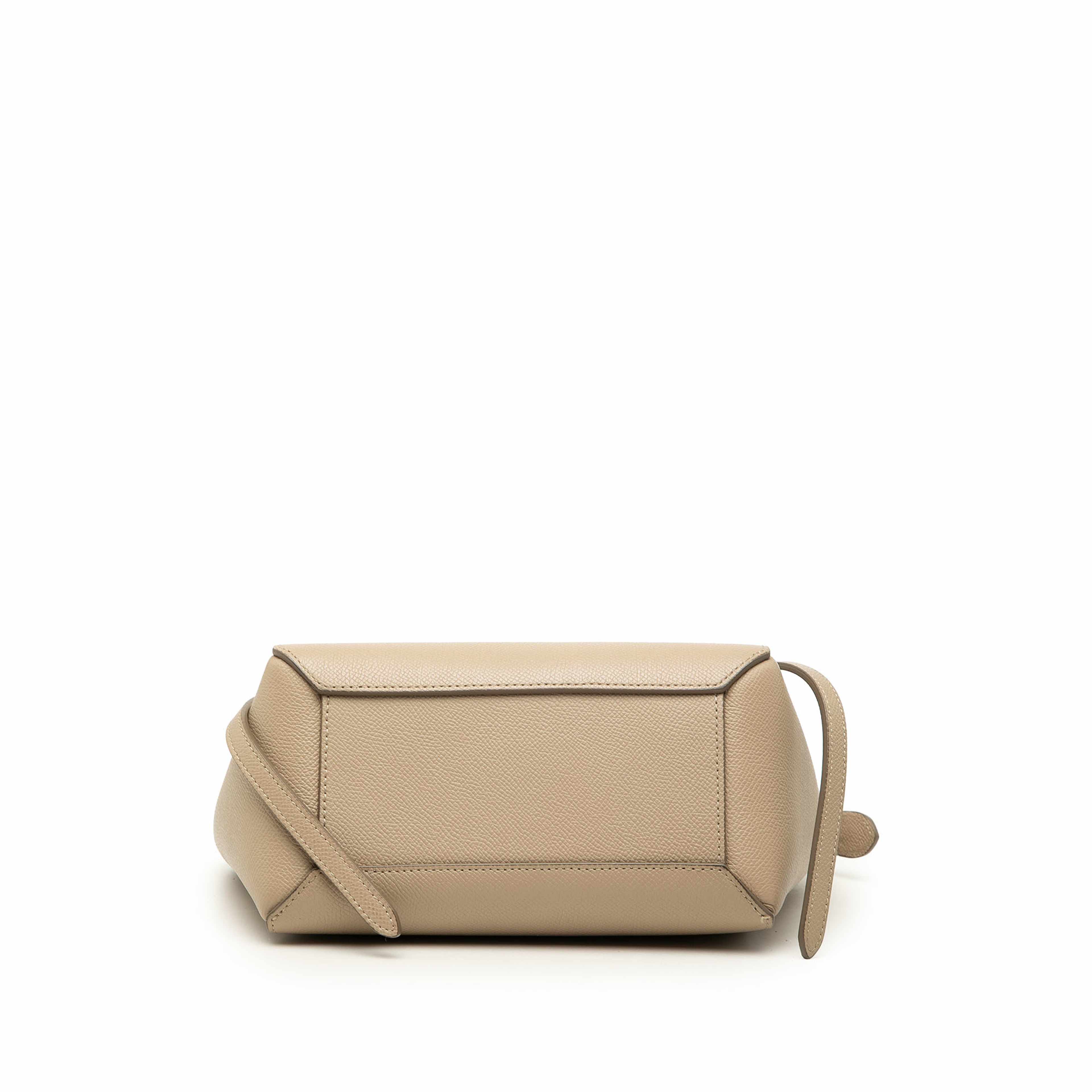 Celine Nano Grained Calfskin Belt Bag, från Luxclusif, i färgen beige. Klicka för att öppna bilden i stort format
