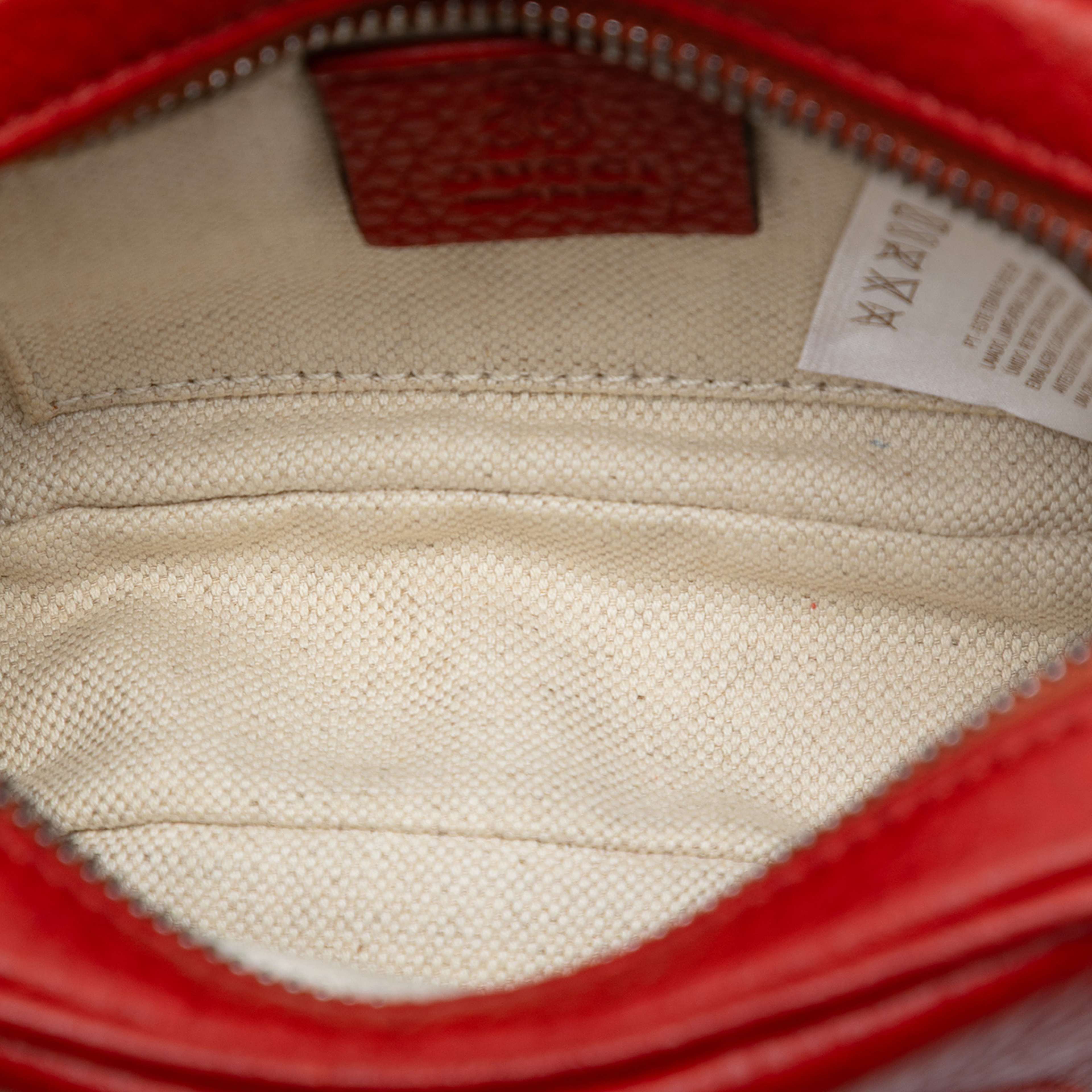 Gucci Kids Mini Leather Soho Disco Crossbody, från Luxclusif, i färgen red. Klicka för att öppna bilden i stort format