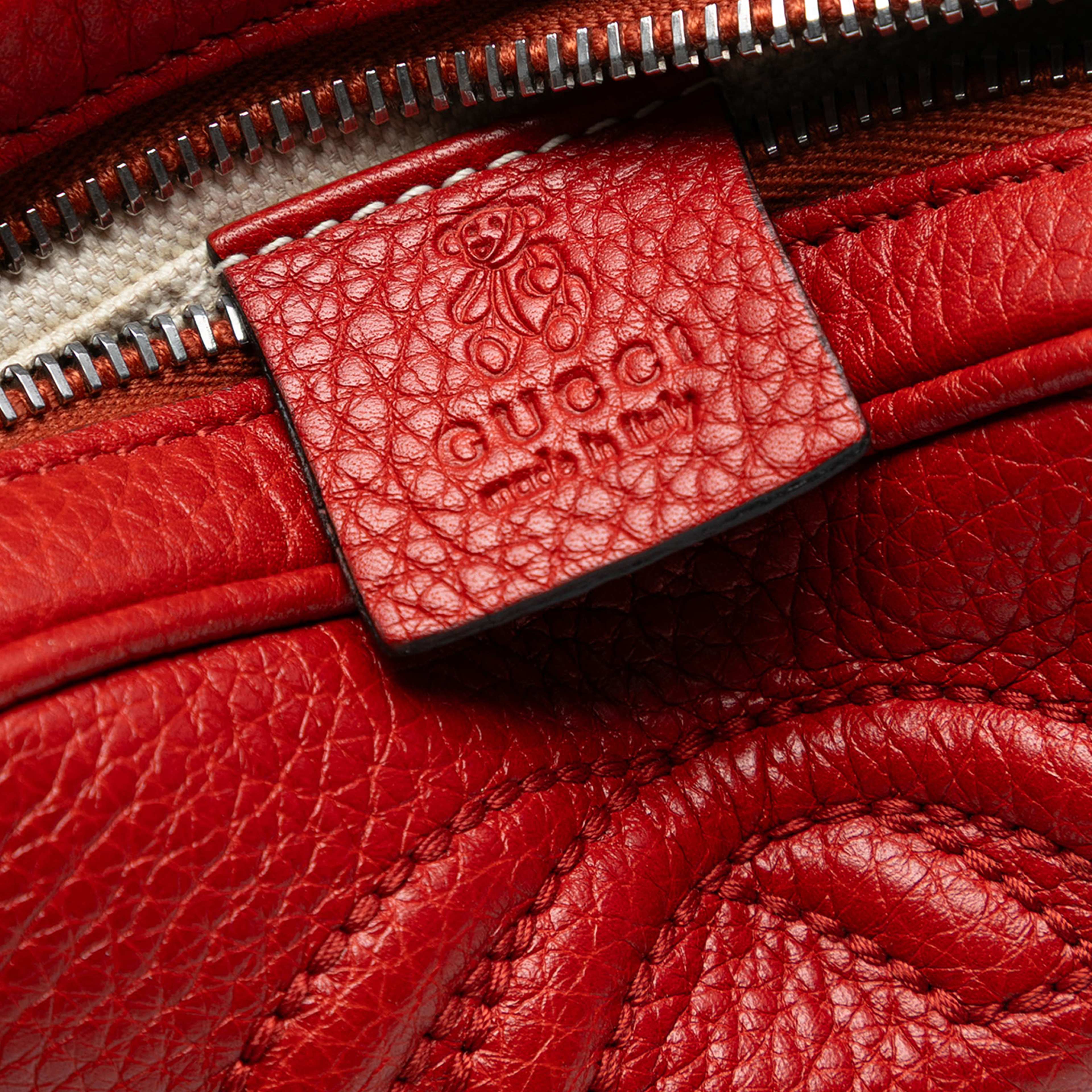 Gucci Kids Mini Leather Soho Disco Crossbody, från Luxclusif, i färgen red. Klicka för att öppna bilden i stort format