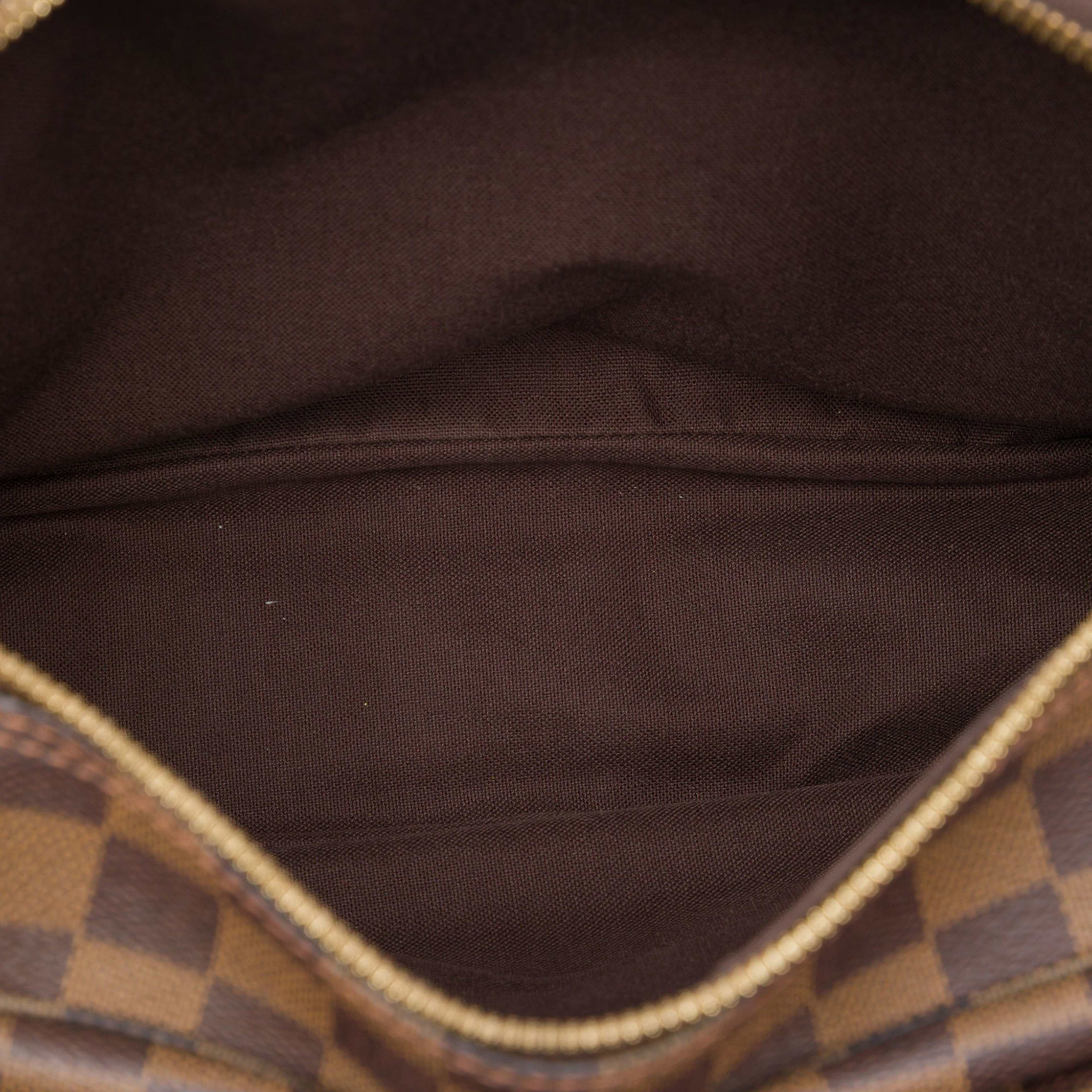Louis Vuitton Damier Ebene Naviglio, från Luxclusif, i färgen brun. Klicka för att öppna bilden i stort format