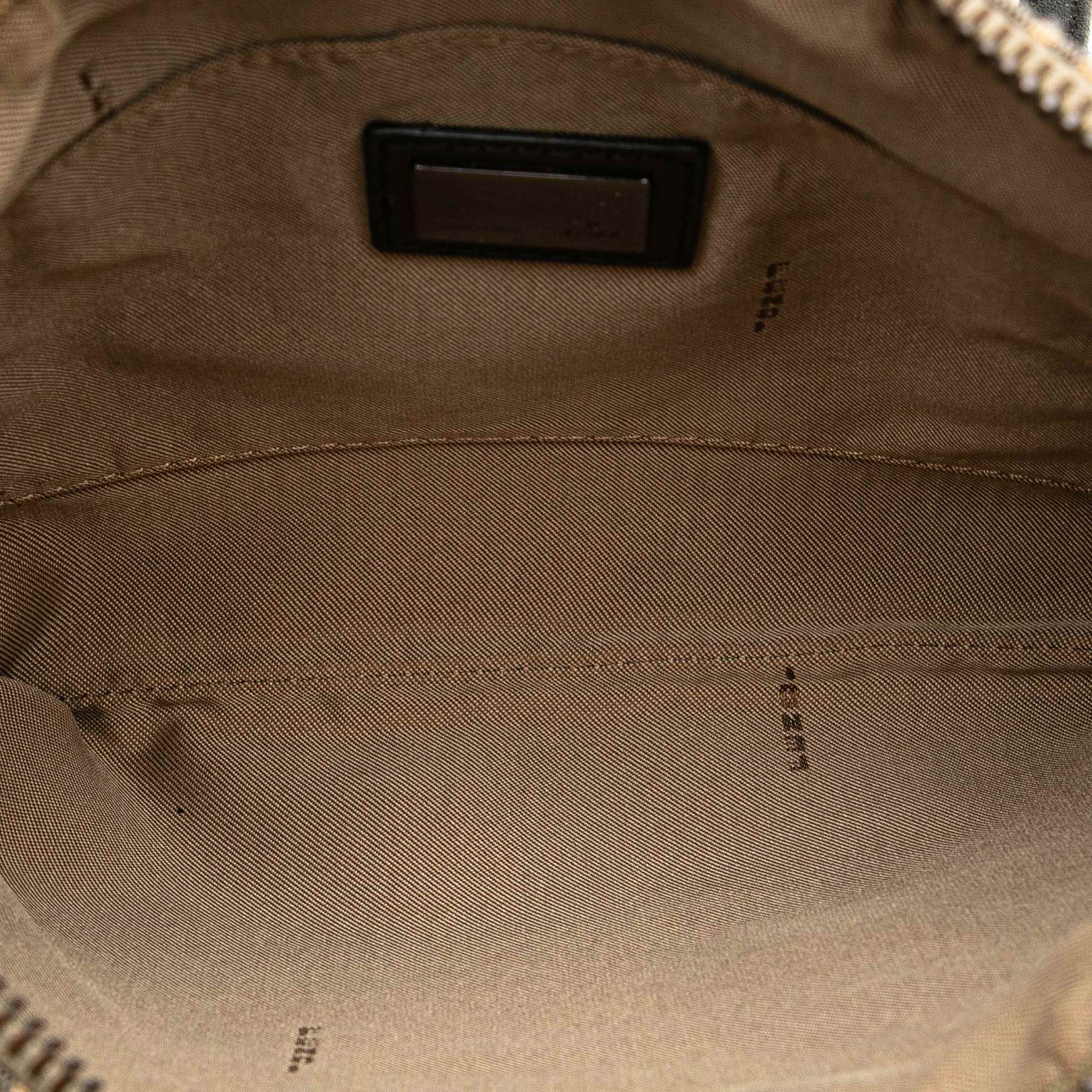 Fendi Zucchino Canvas Crossbody, från Luxclusif, i färgen beige. Klicka för att öppna bilden i stort format