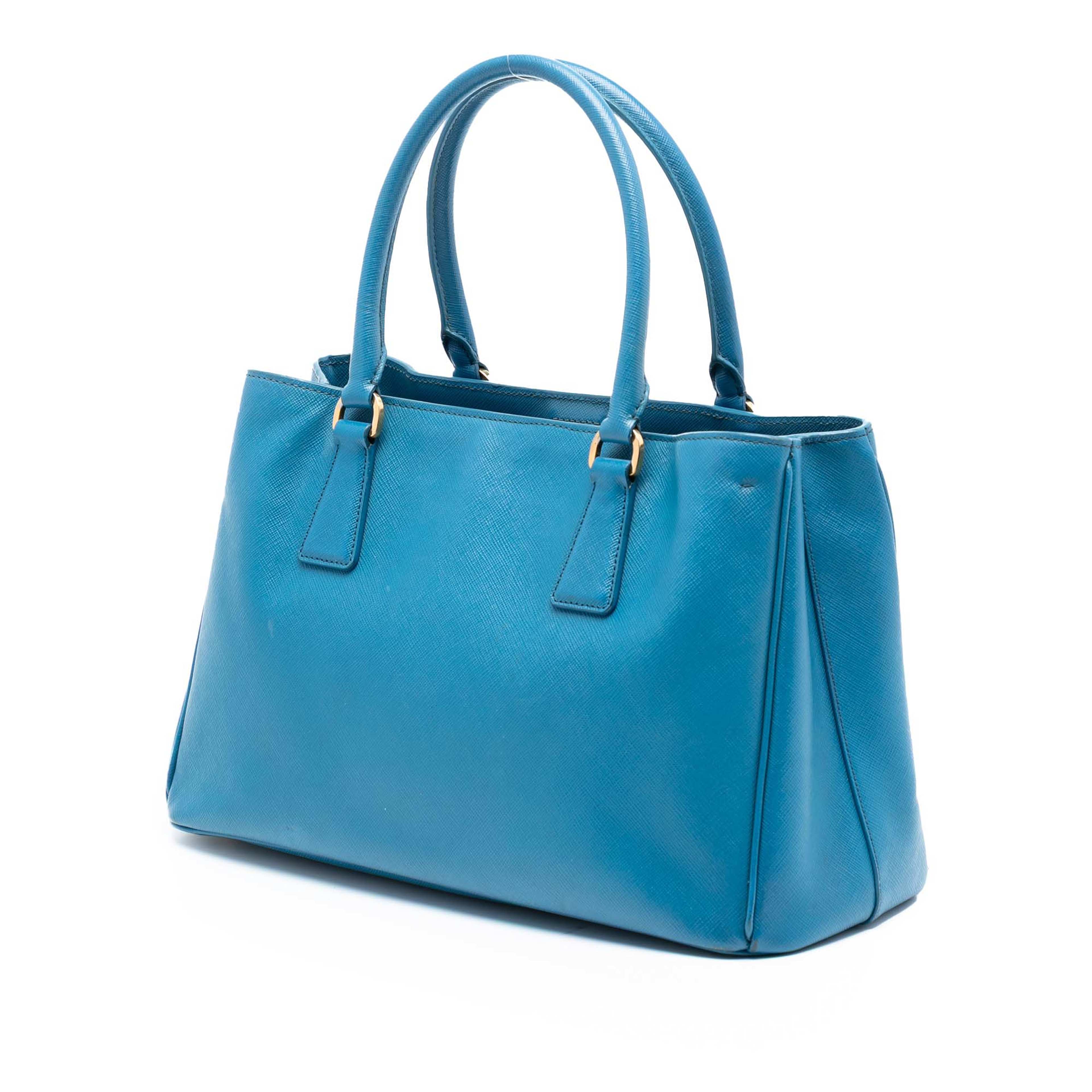 Prada Medium Saffiano Lux Galleria Satchel, från Luxclusif, i färgen blue. Klicka för att öppna bilden i stort format