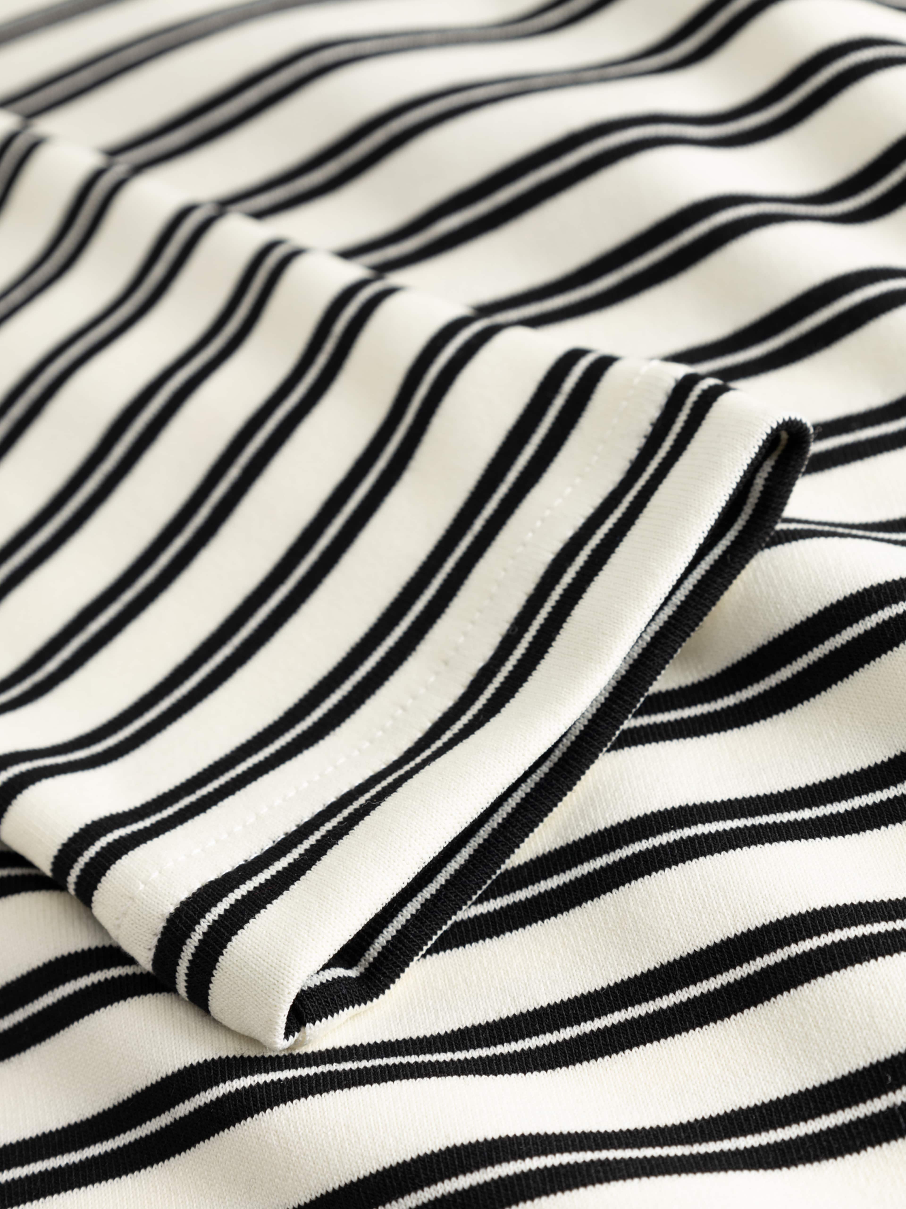 Luane Top - Caryll Black Stripe, från Noella, i färgen caryll black stripe. Klicka för att öppna bilden i stort format