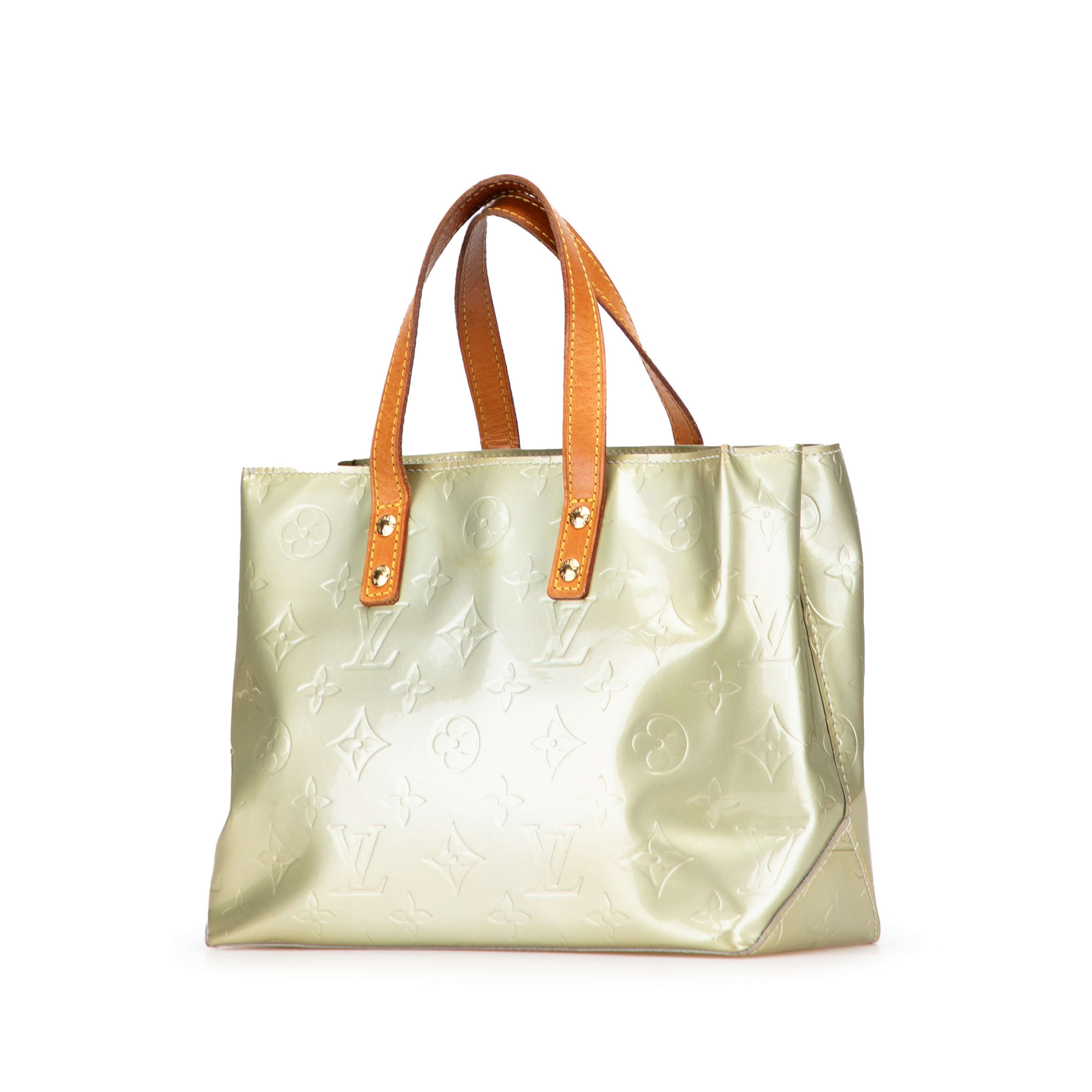 Louis Vuitton Monogram Vernis Reade Pm, från Luxclusif, i färgen gray. Klicka för att öppna bilden i stort format