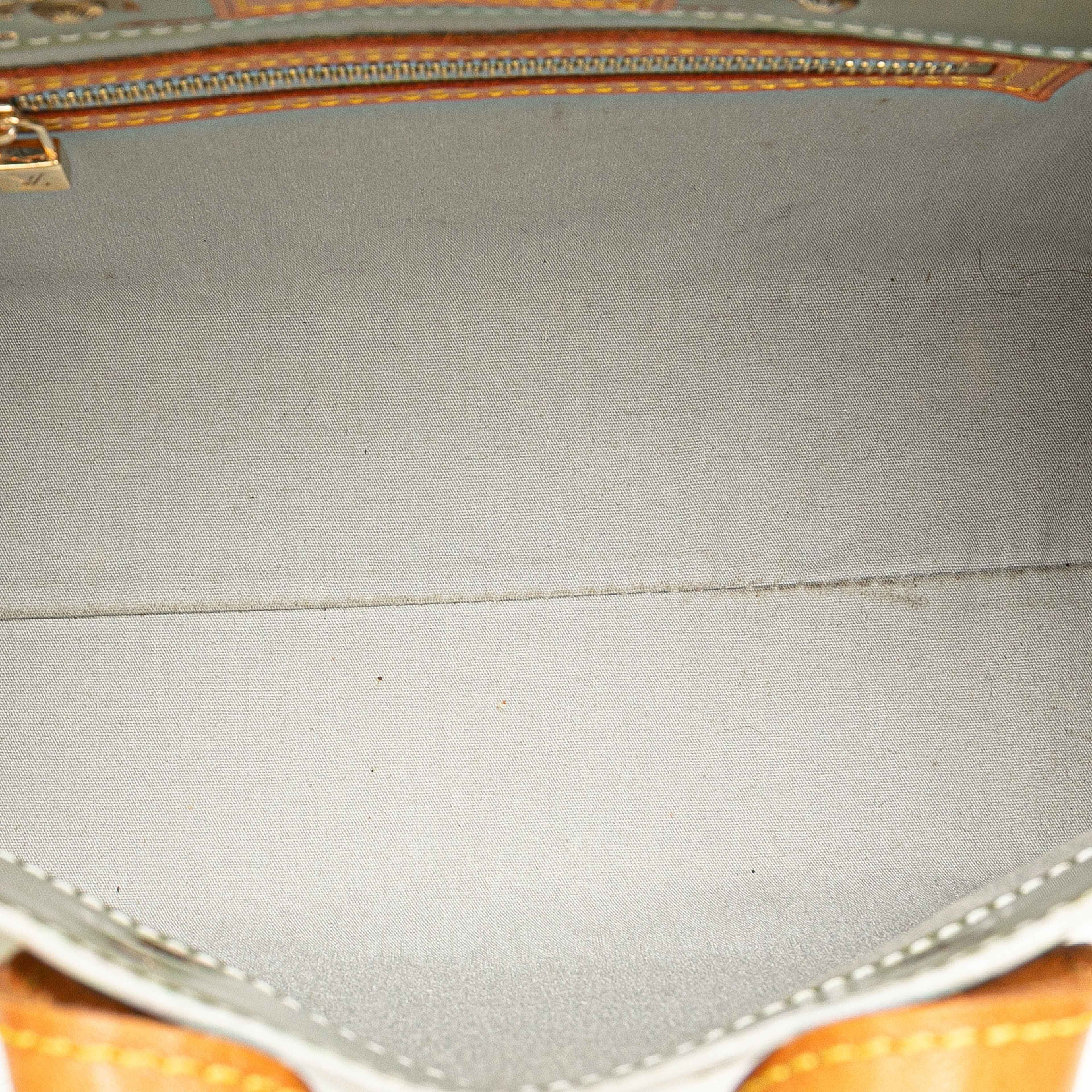 Louis Vuitton Monogram Vernis Reade Pm, från Luxclusif, i färgen gray. Klicka för att öppna bilden i stort format