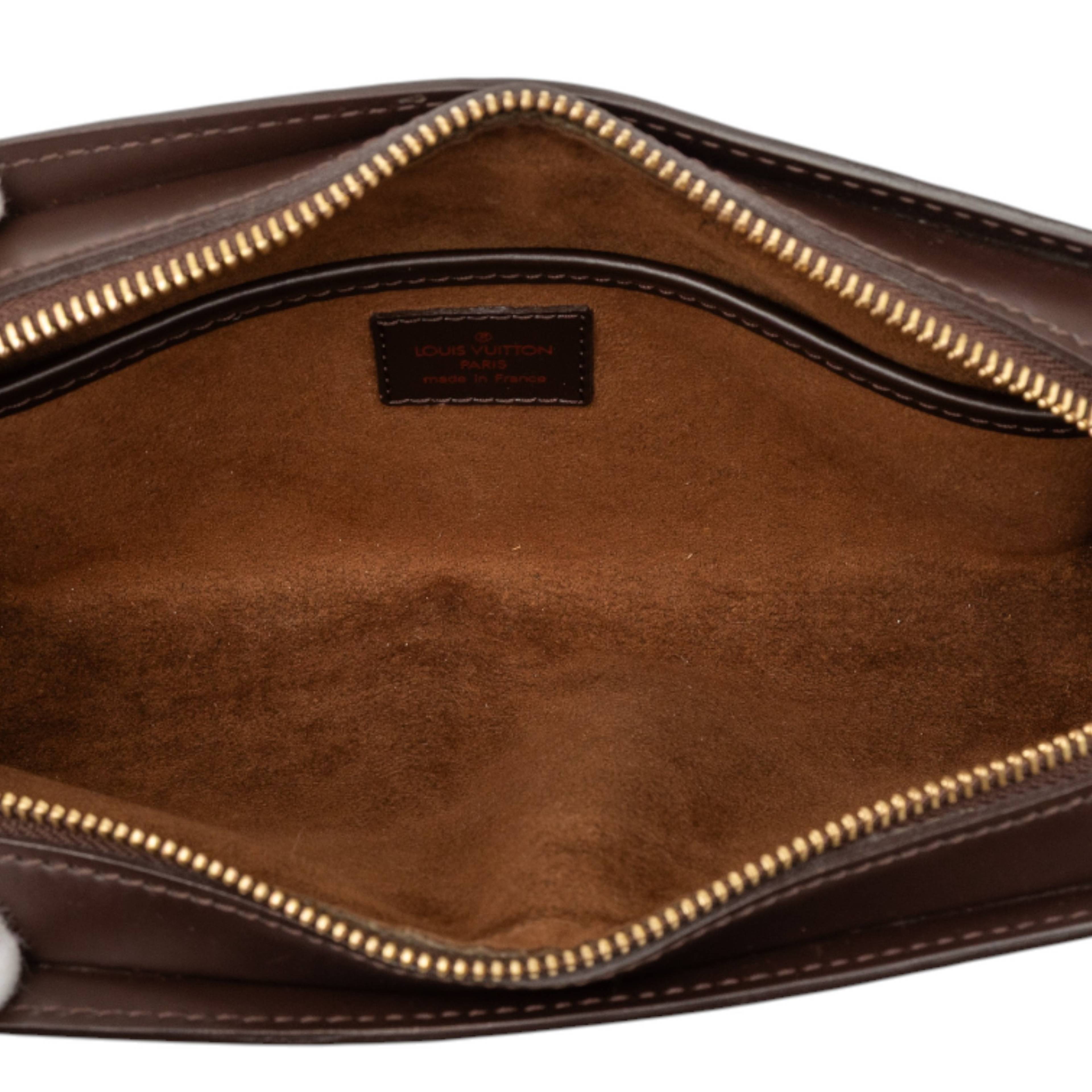 Louis Vuitton Damier Ebene Saint Louis Pochette, från Luxclusif, i färgen brown. Klicka för att öppna bilden i stort format