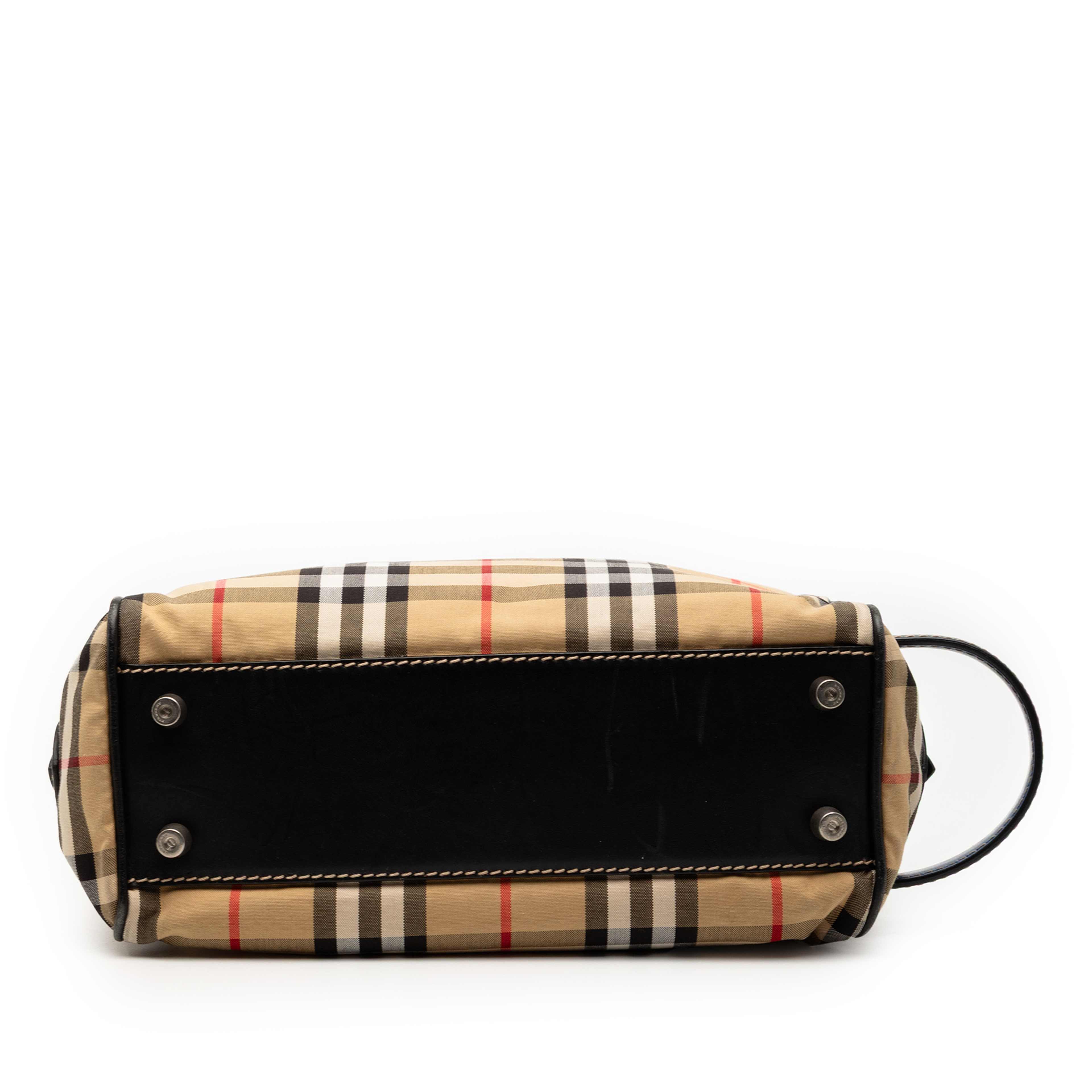 Burberry House Check Canvas Pouch, från Luxclusif, i färgen beige. Klicka för att öppna bilden i stort format