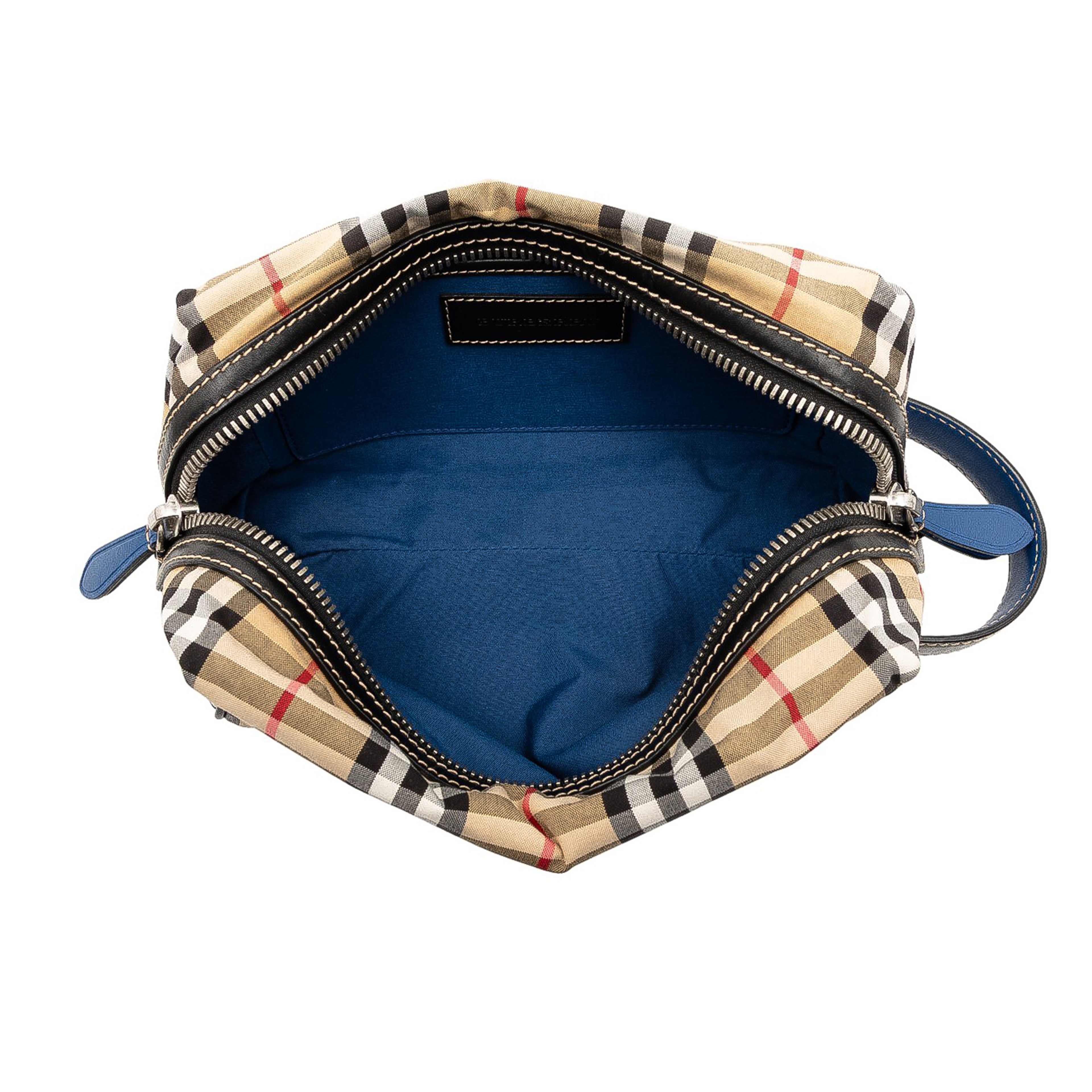 Burberry House Check Canvas Pouch, från Luxclusif, i färgen beige. Klicka för att öppna bilden i stort format