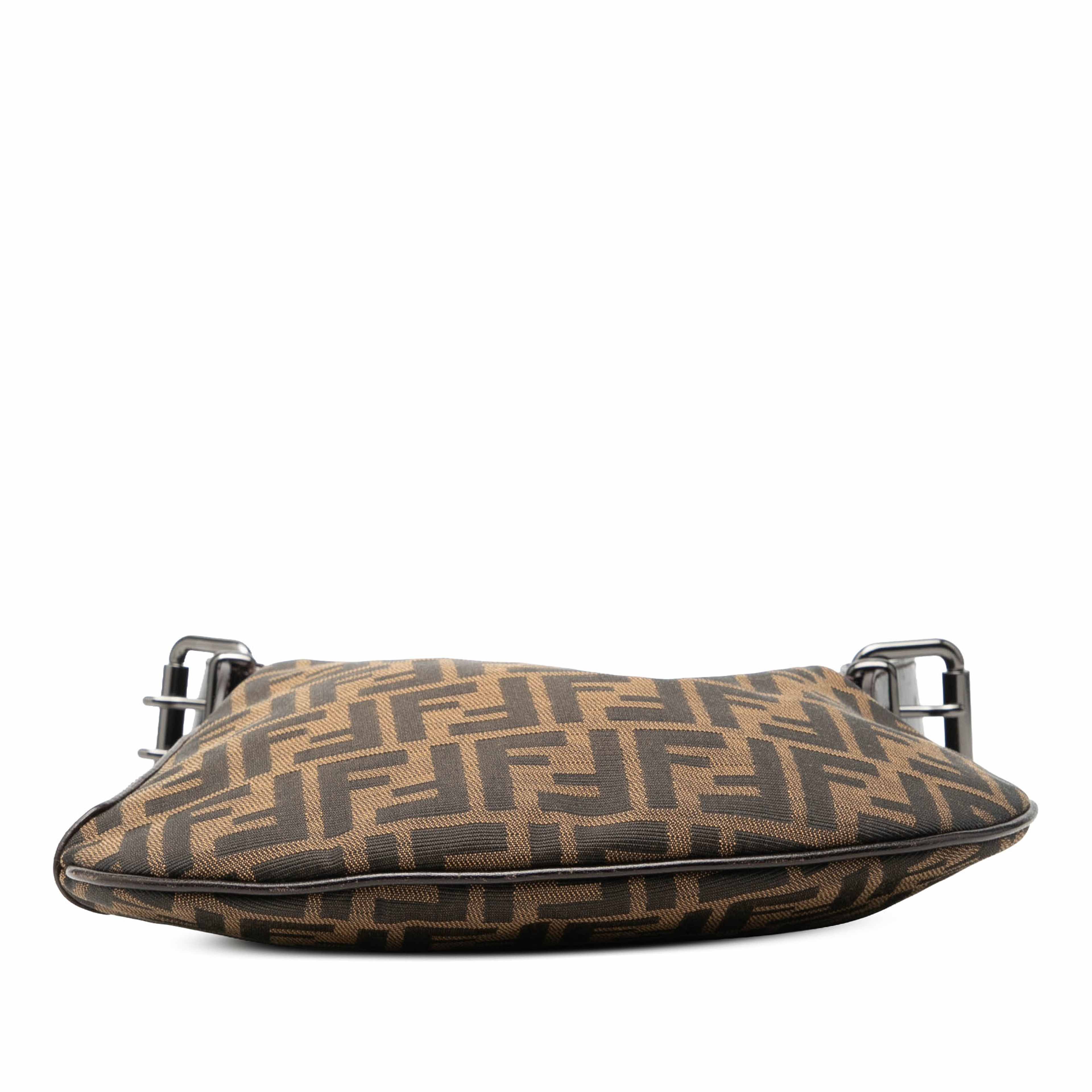 Fendi Zucca Canvas Oyster Hobo, från Luxclusif, i färgen brown. Klicka för att öppna bilden i stort format