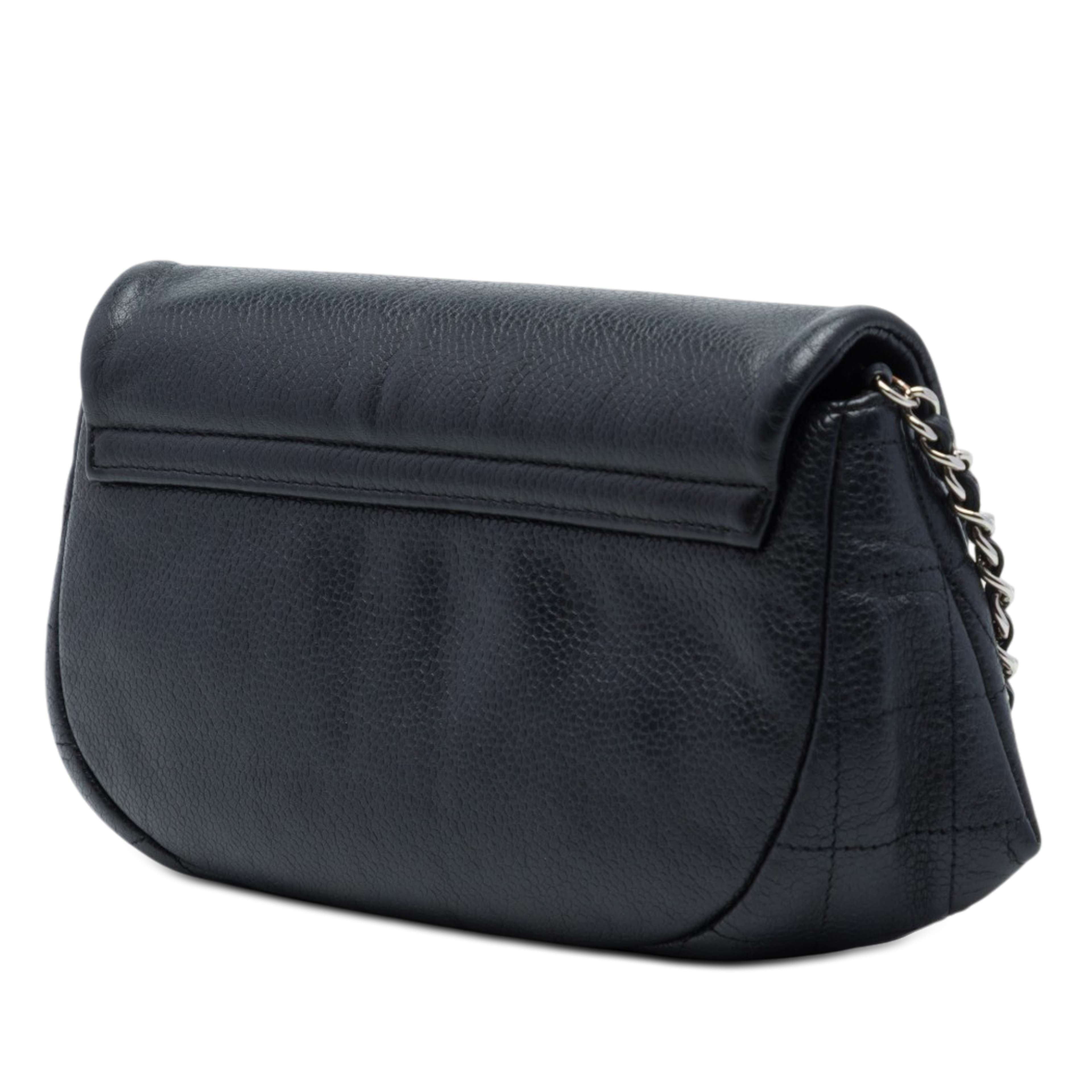 Chanel Cc Caviar Half Moon Wallet On Chain, från Luxclusif, i färgen svart. Klicka för att öppna bilden i stort format