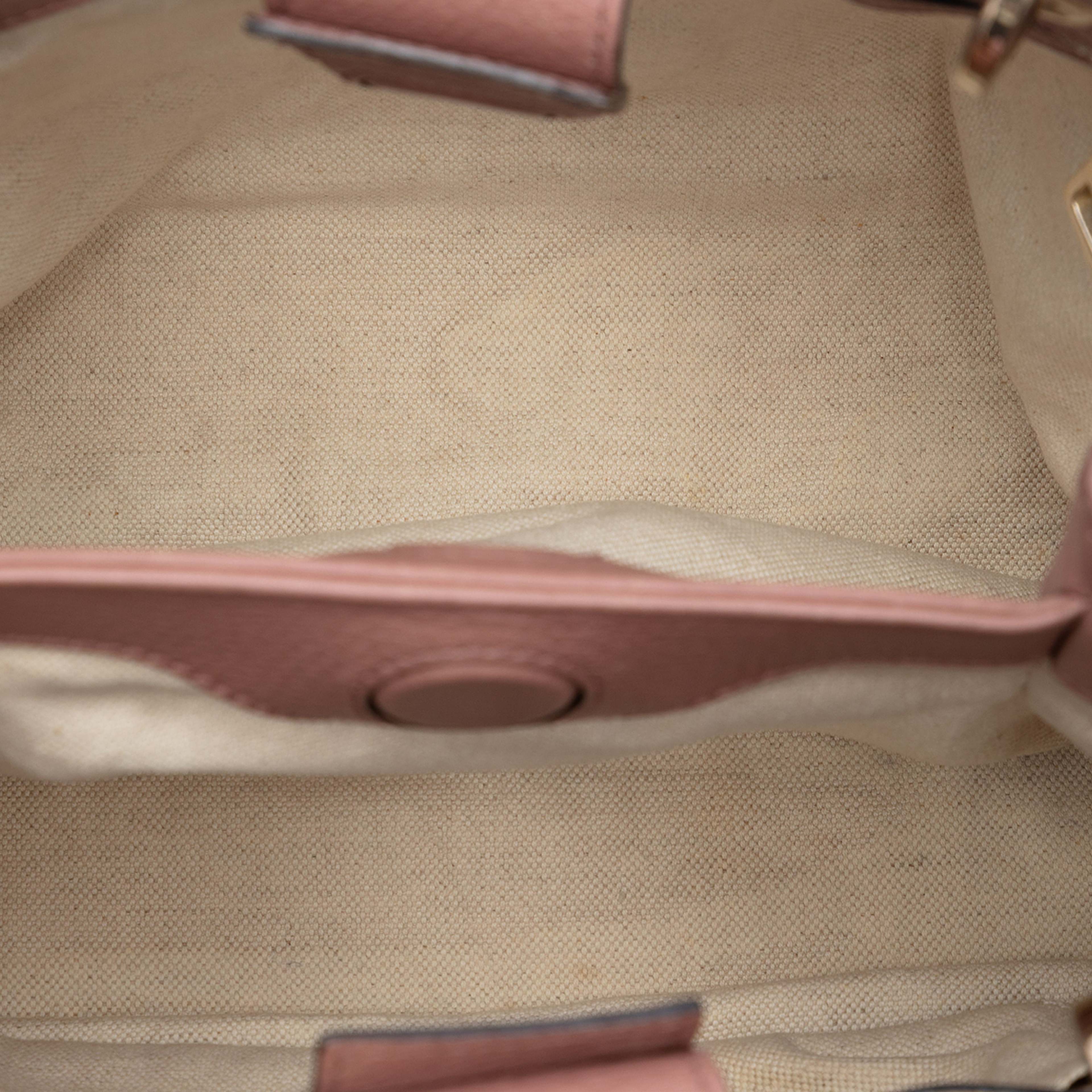 Gucci Small Calfskin Bamboo Shopper Satchel, från Luxclusif, i färgen nude. Klicka för att öppna bilden i stort format