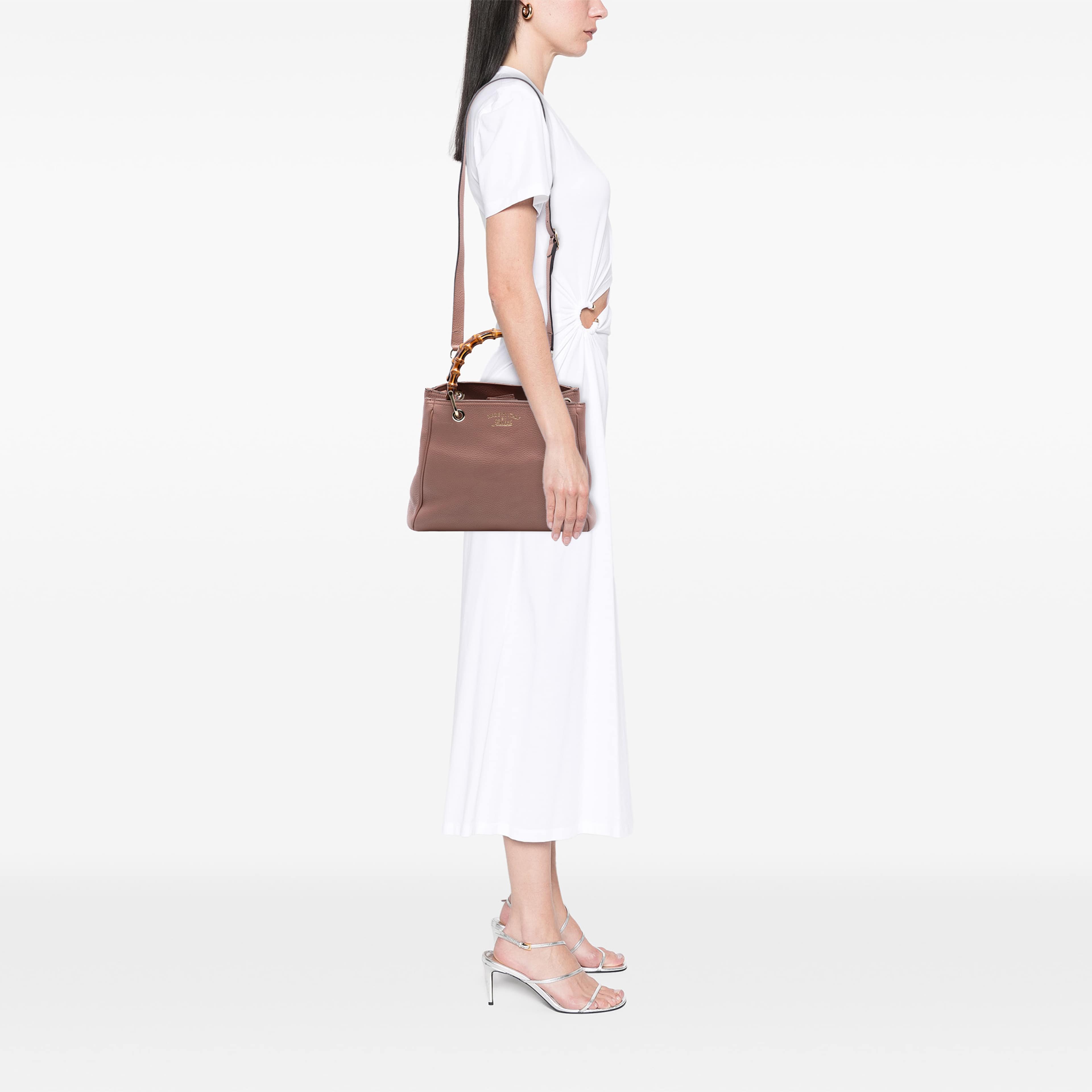 Gucci Small Calfskin Bamboo Shopper Satchel, från Luxclusif, i färgen brun. Klicka för att öppna bilden i stort format
