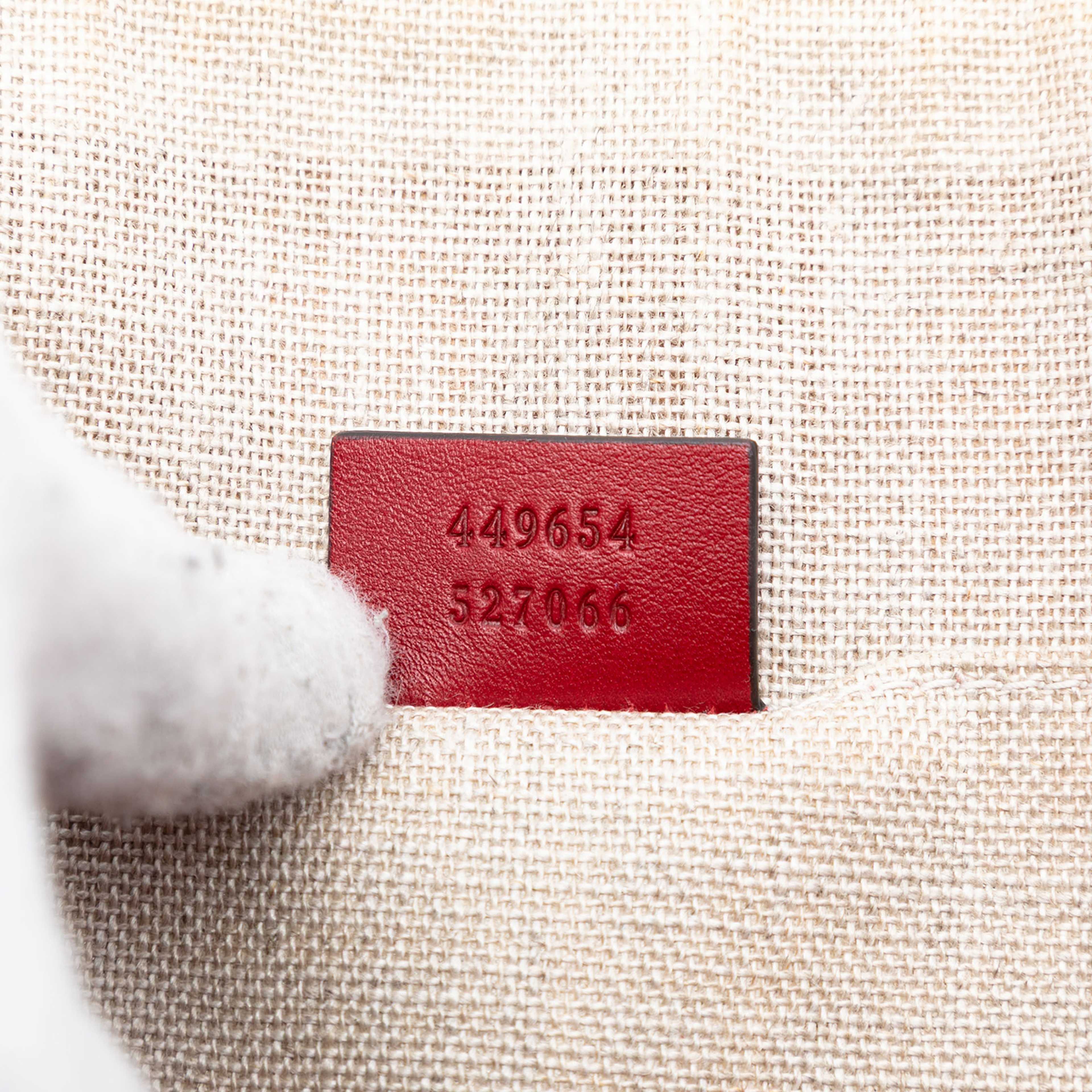 Gucci Mini Microguccissima Dome Satchel, från Luxclusif, i färgen red. Klicka för att öppna bilden i stort format