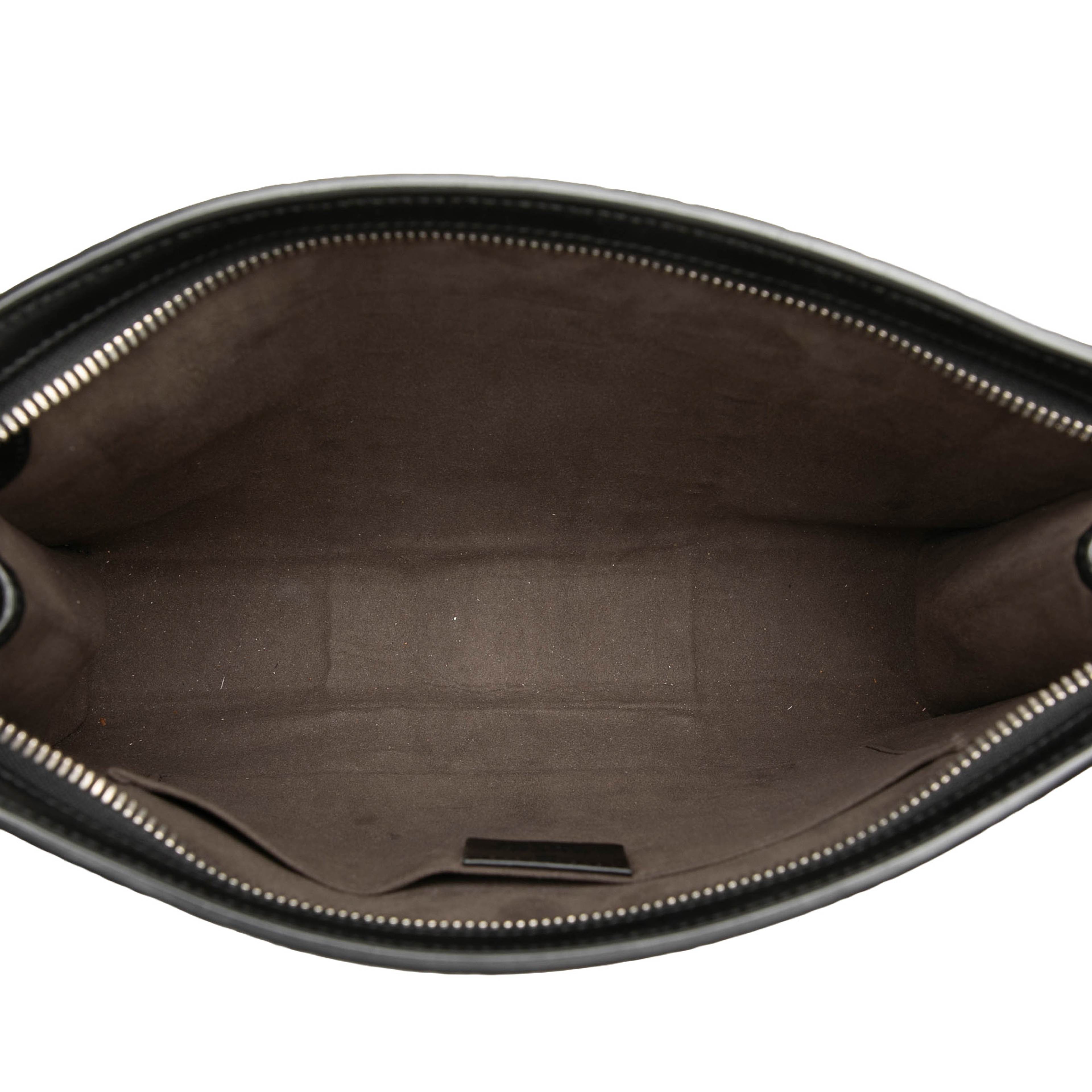 Gucci Guccissima Web Clutch, från Luxclusif, i färgen svart. Klicka för att öppna bilden i stort format