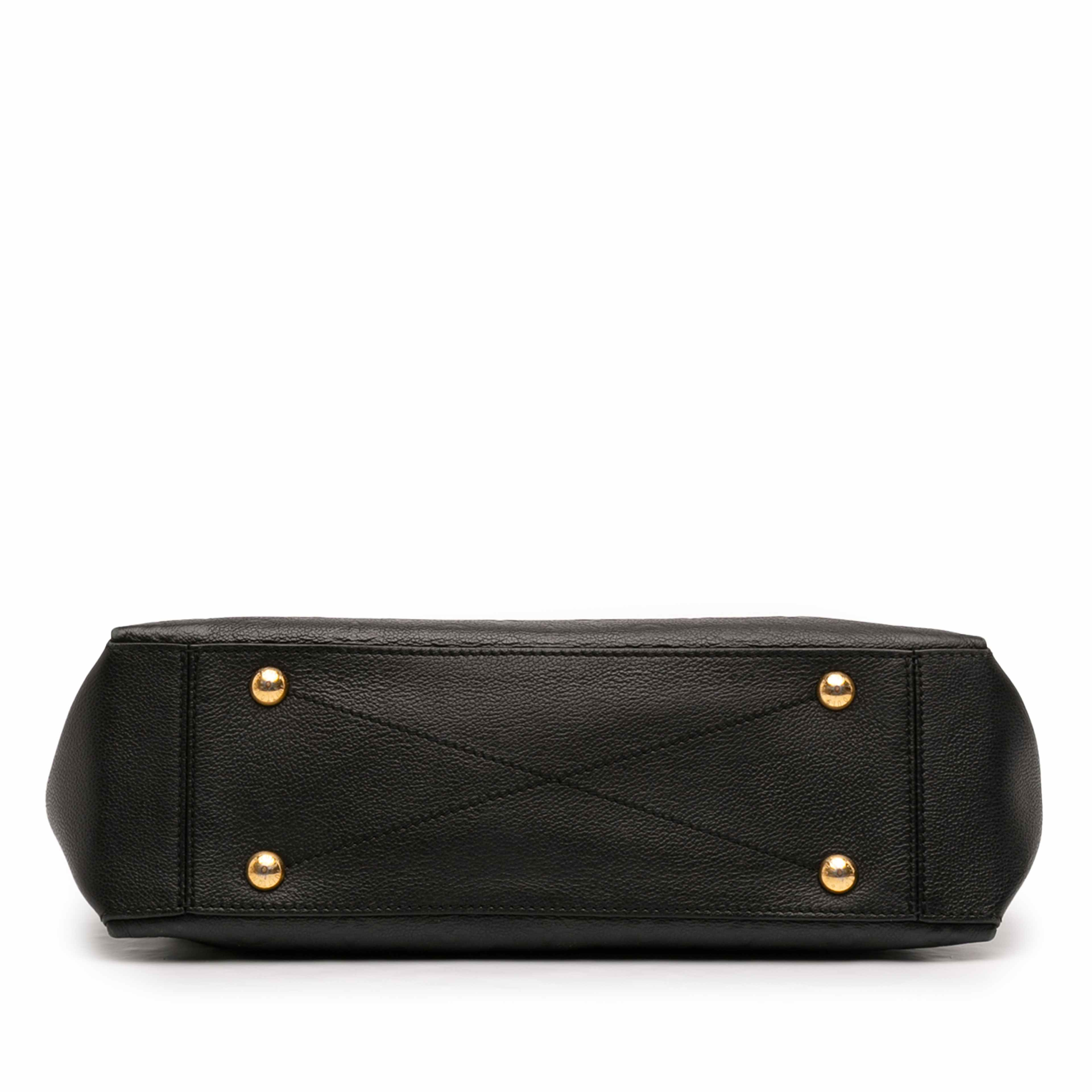 Louis Vuitton Monogram Empreinte Surene Mm, från Luxclusif, i färgen black. Klicka för att öppna bilden i stort format