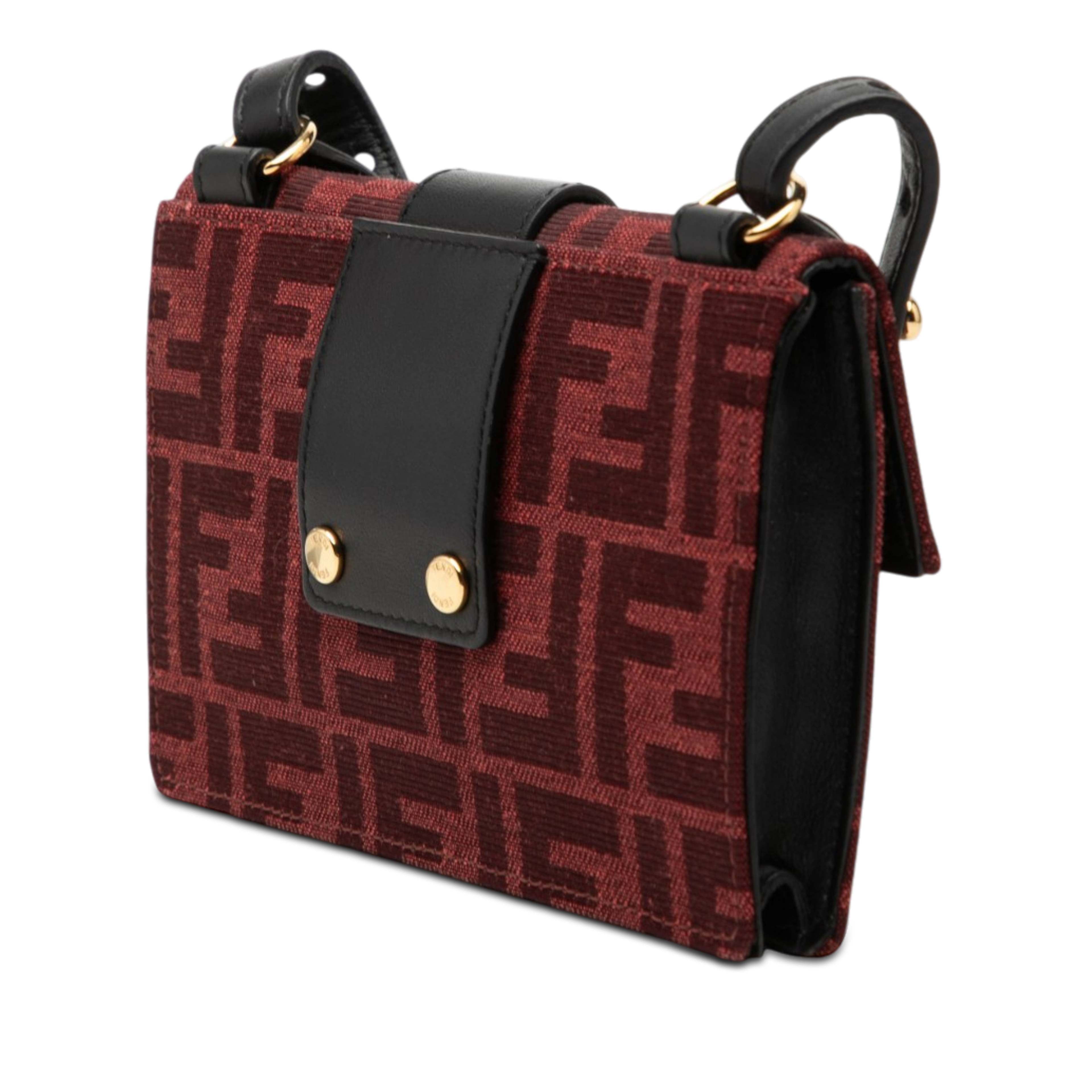 Fendi Zucca Canvas Convertible Baguette Pouch, från Luxclusif, i färgen burgundy. Klicka för att öppna bilden i stort format