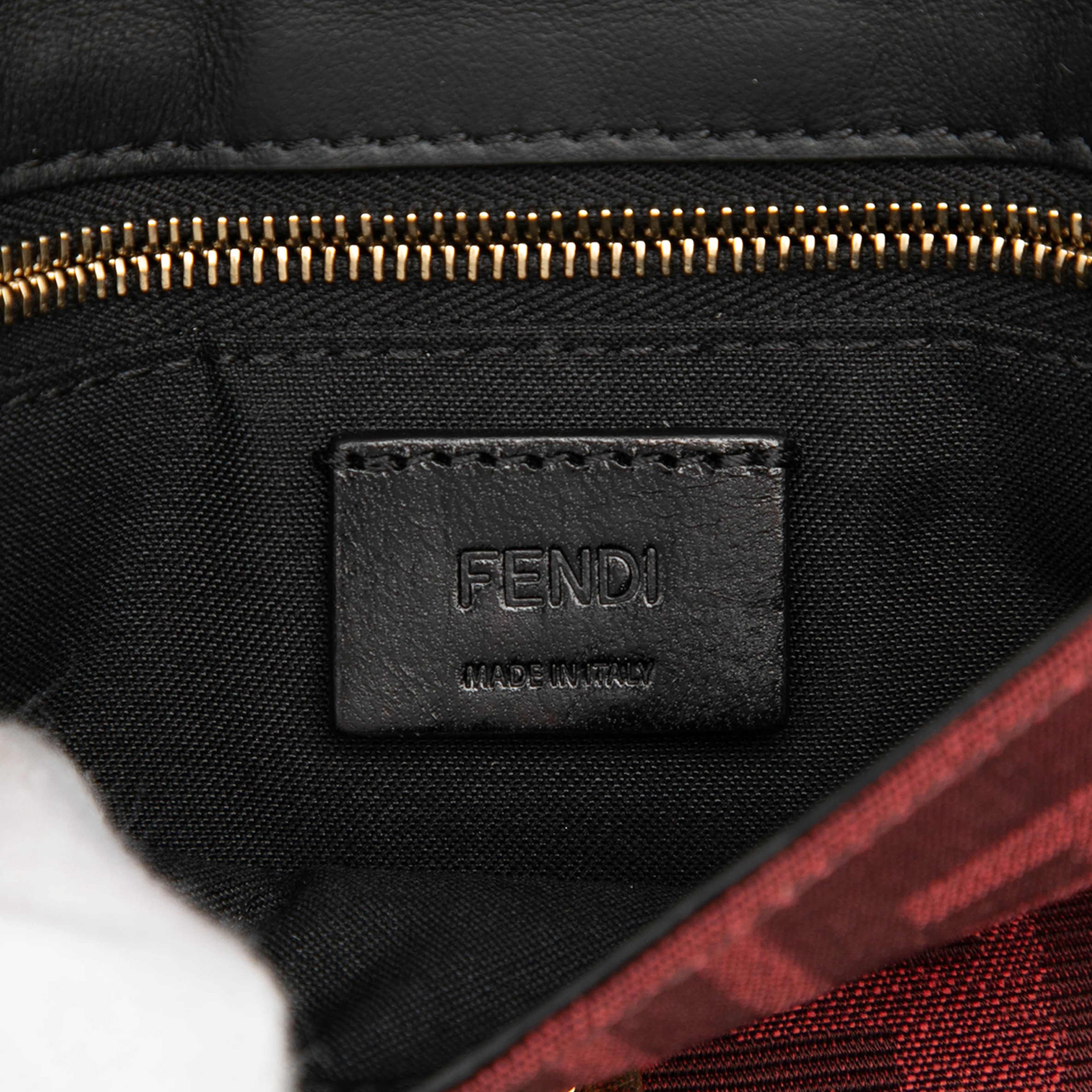 Fendi Zucca Canvas Convertible Baguette Pouch, från Luxclusif, i färgen burgundy. Klicka för att öppna bilden i stort format