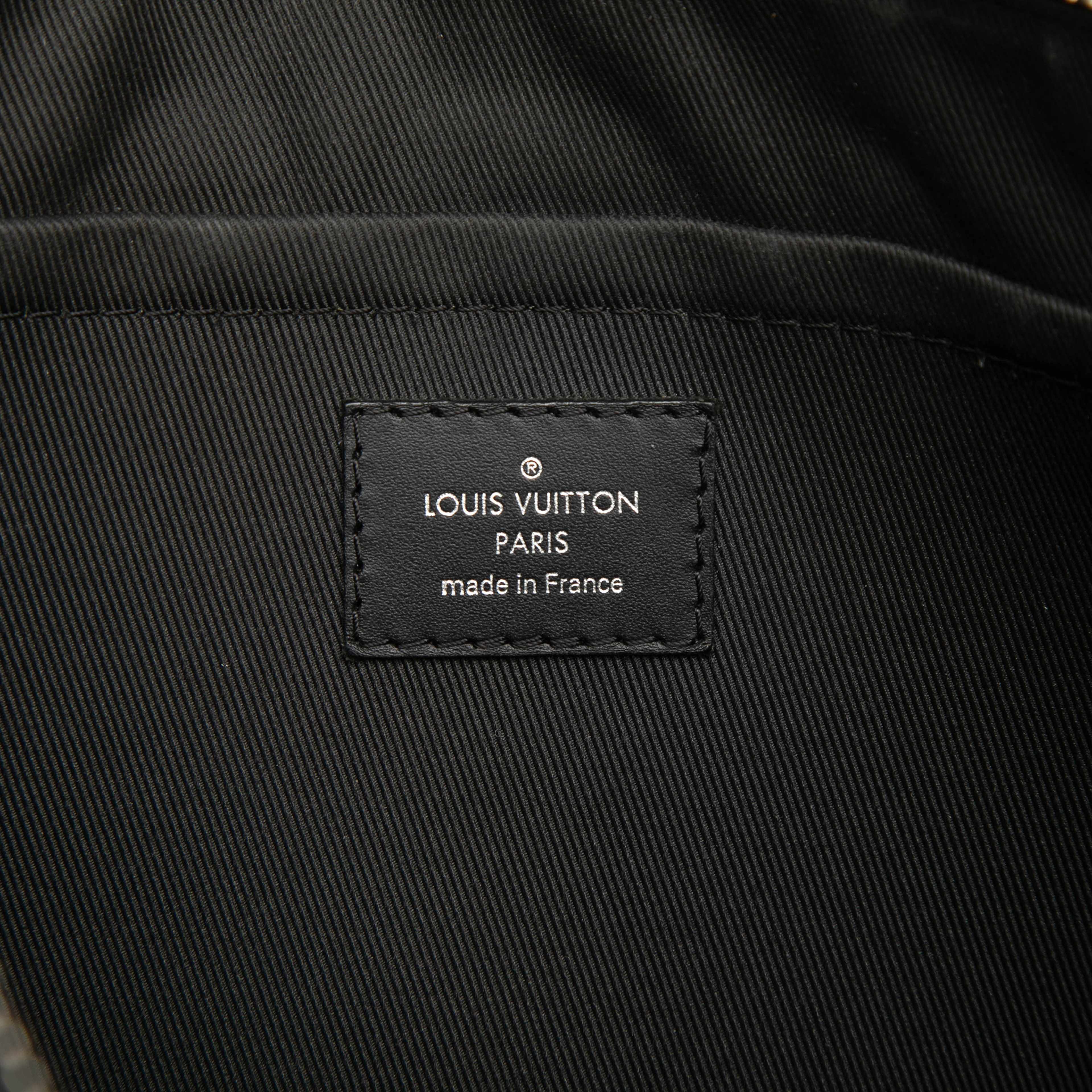 Louis Vuitton Monogram Macassar Discovery Pochette Gm, från Luxclusif, i färgen brown. Klicka för att öppna bilden i stort format