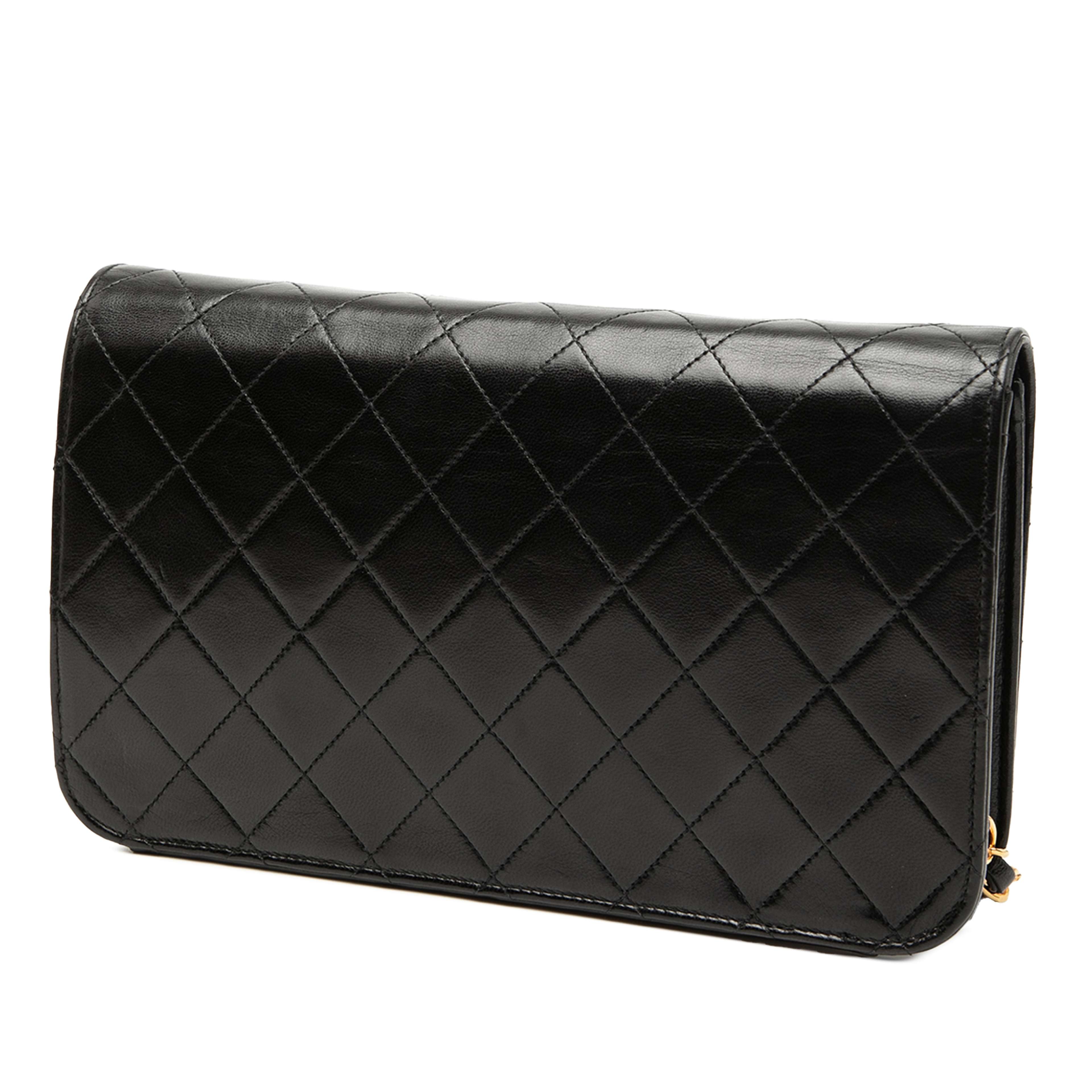 Chanel Cc Quilted Lambskin Full Single Flap, från Luxclusif, i färgen black. Klicka för att öppna bilden i stort format
