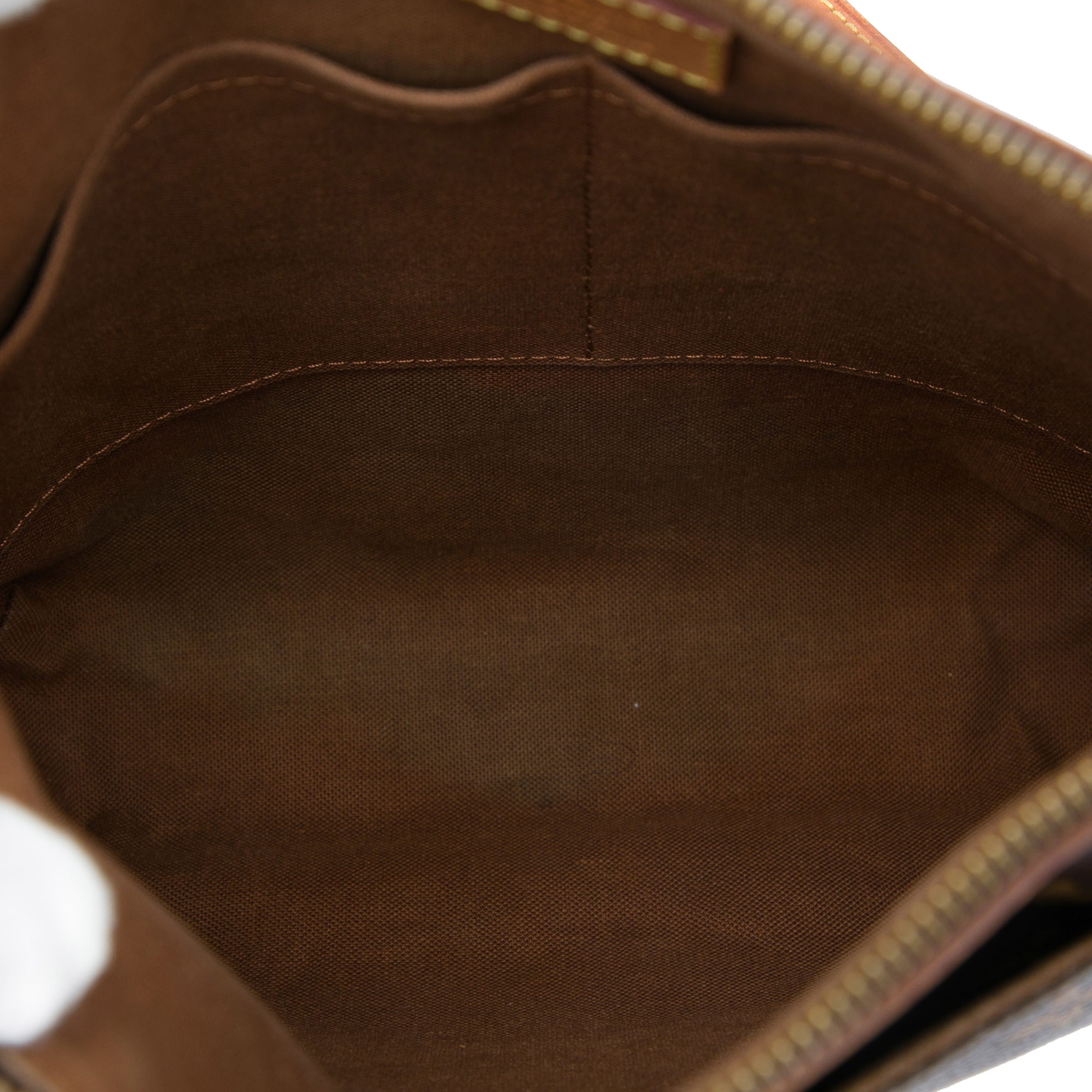 Louis Vuitton Monogram Odeon Pm, från Luxclusif, i färgen brun. Klicka för att öppna bilden i stort format