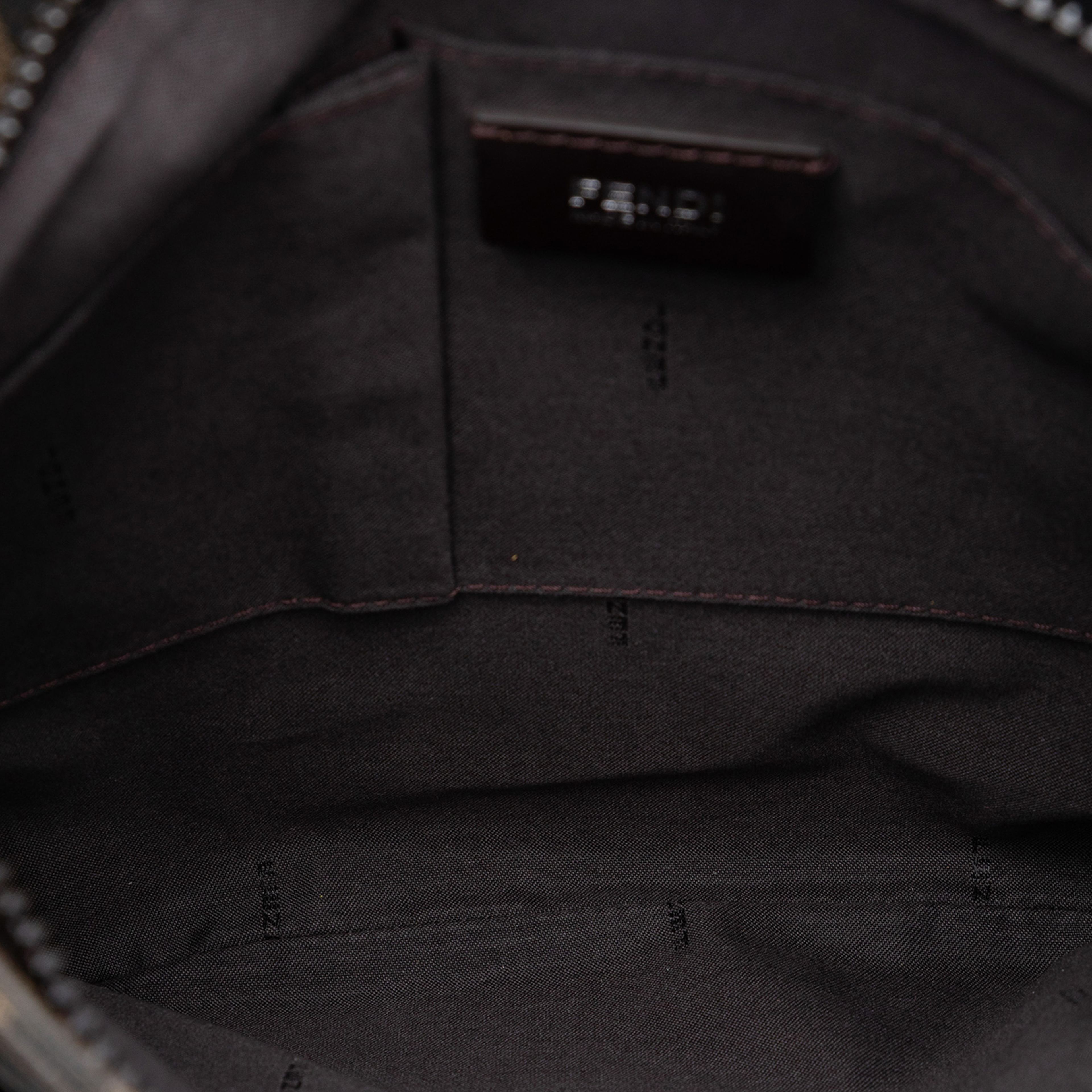 Fendi Zucca Spalmati Crossbody, från Luxclusif, i färgen brown. Klicka för att öppna bilden i stort format
