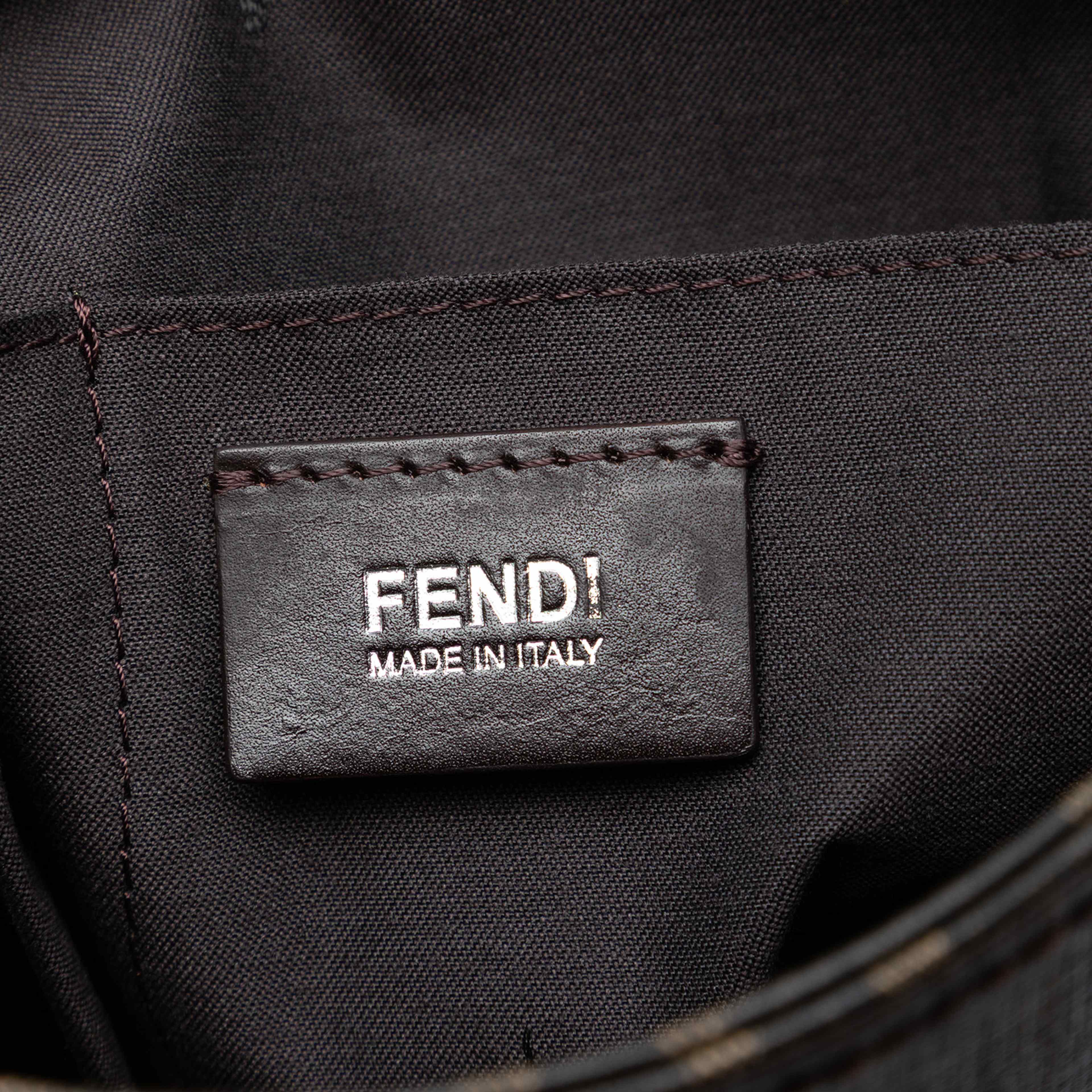 Fendi Zucca Spalmati Crossbody, från Luxclusif, i färgen brown. Klicka för att öppna bilden i stort format