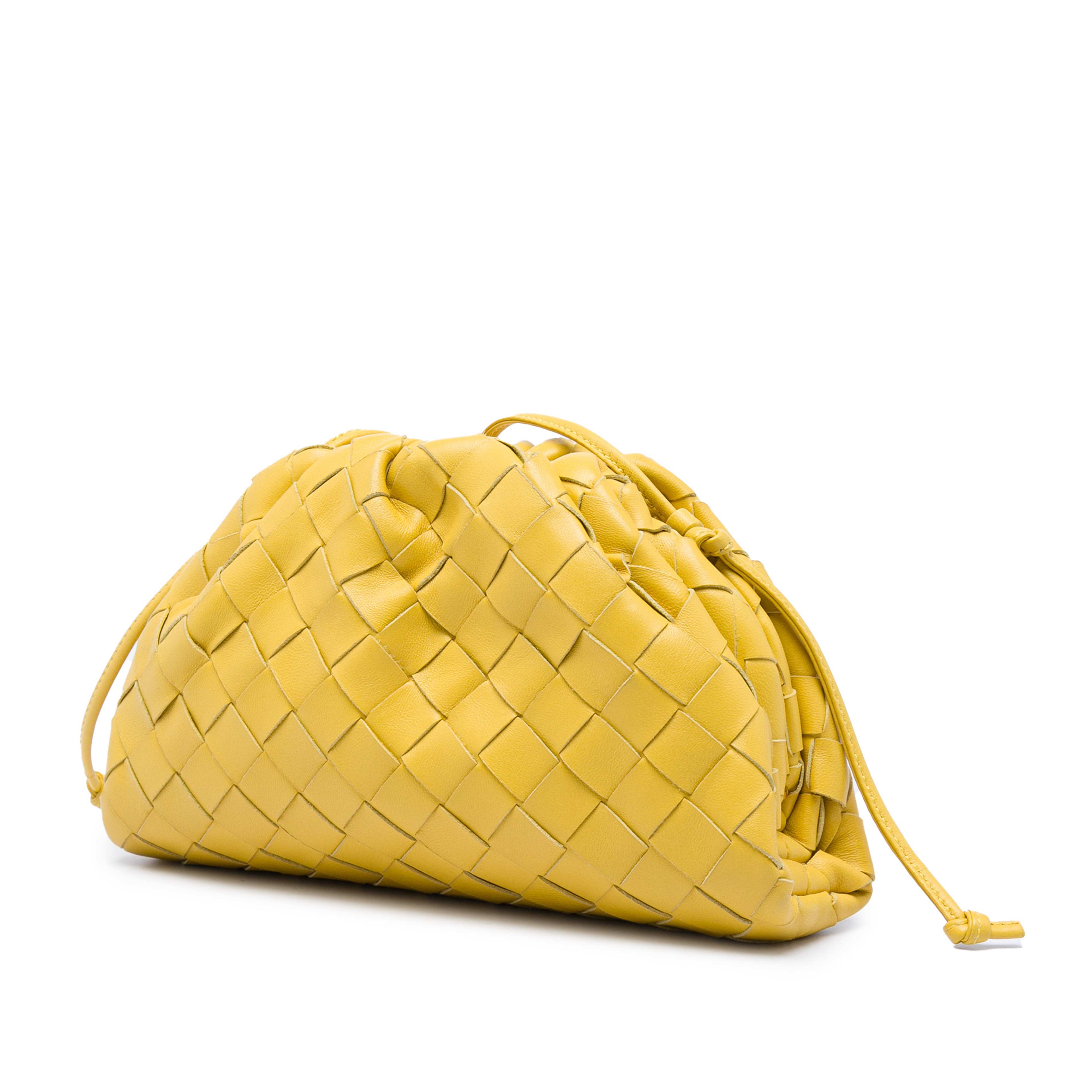Bottega Veneta Nappa Intrecciato The Mini Pouch Crossbody, från Luxclusif, i färgen gul. Klicka för att öppna bilden i stort format