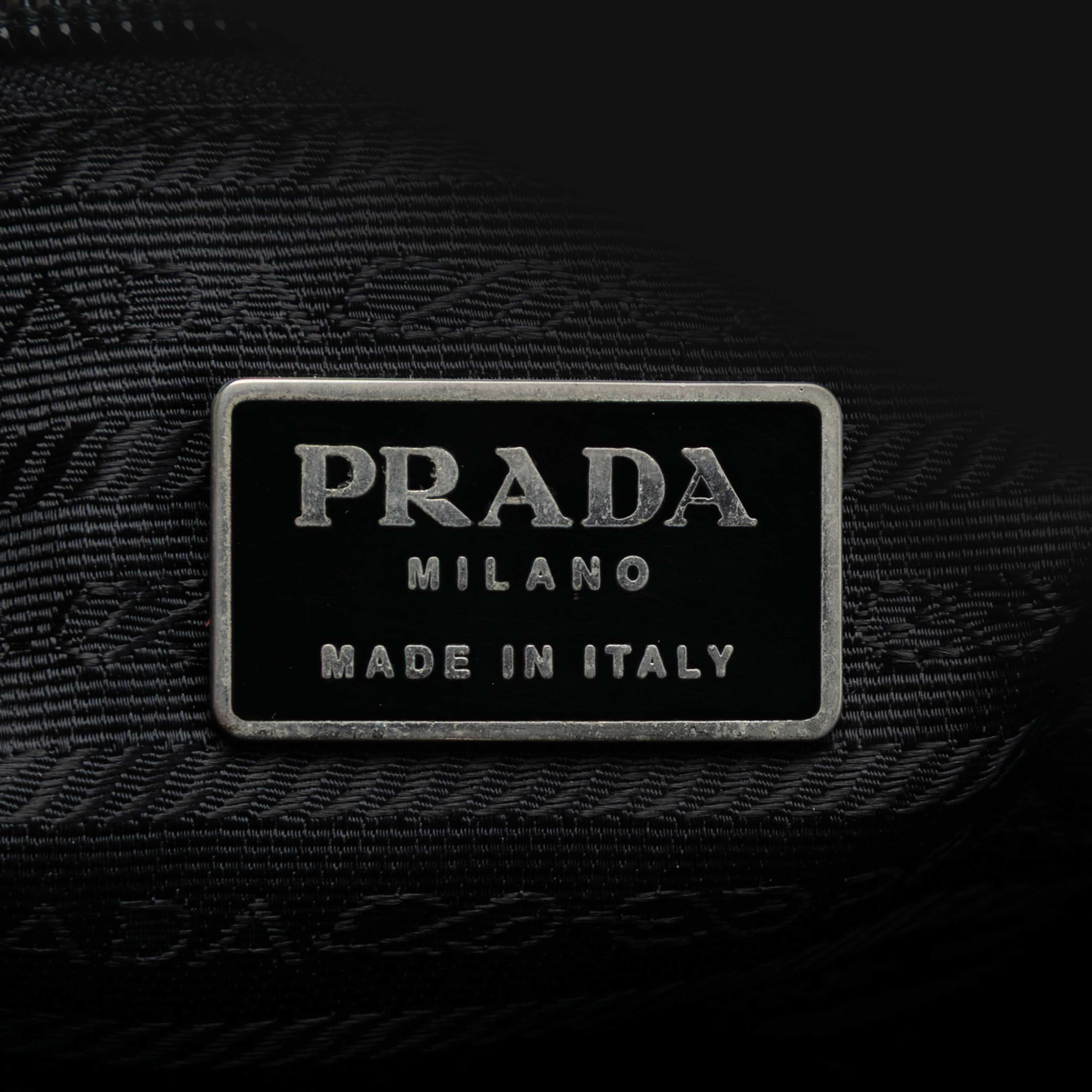 Prada Tessuto Metal Handle Bag, från Luxclusif, i färgen black. Klicka för att öppna bilden i stort format