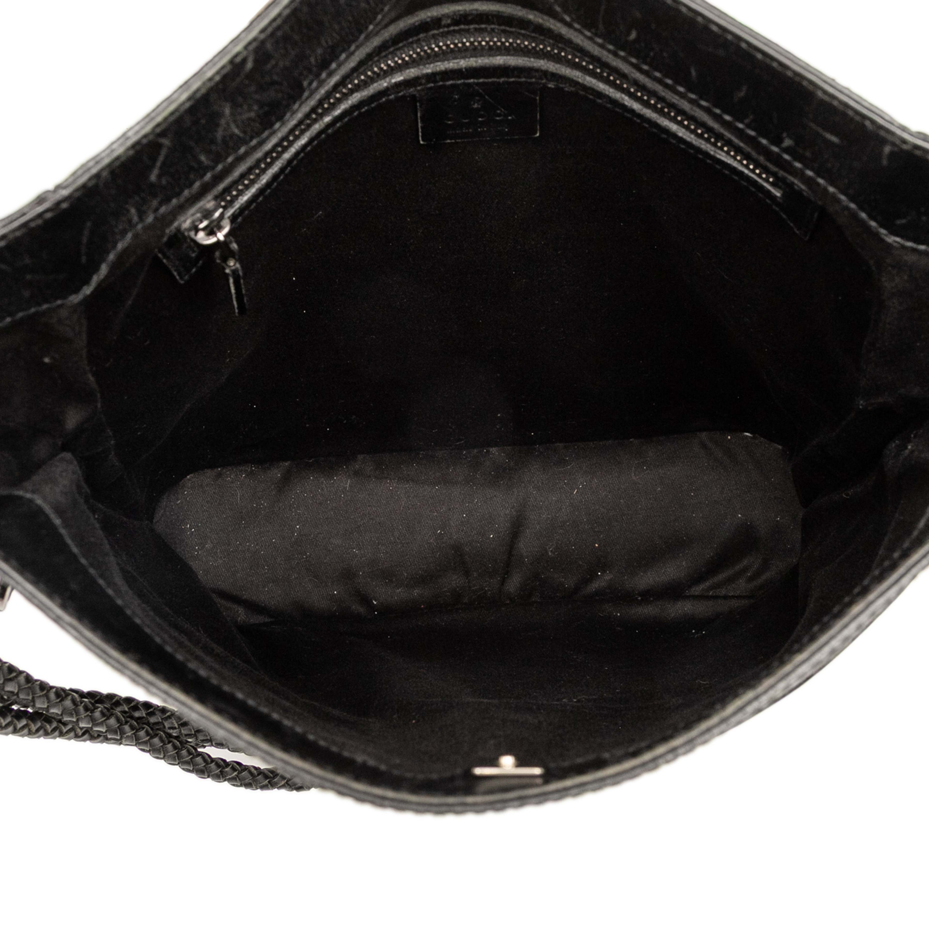 Gucci Gg Canvas Crossbody, från Luxclusif, i färgen black. Klicka för att öppna bilden i stort format