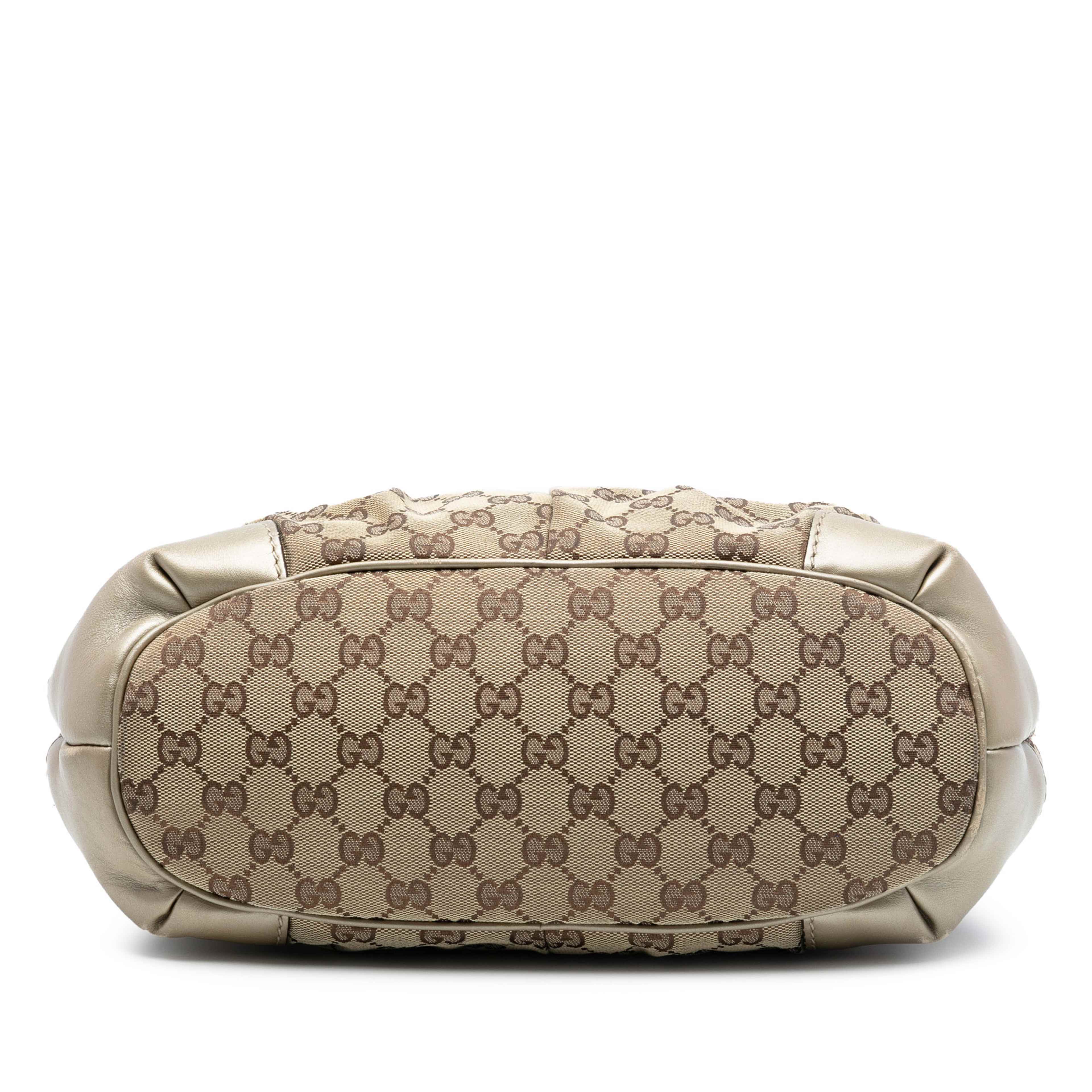 Gucci Gg Canvas Sukey Satchel, från Luxclusif, i färgen beige. Klicka för att öppna bilden i stort format