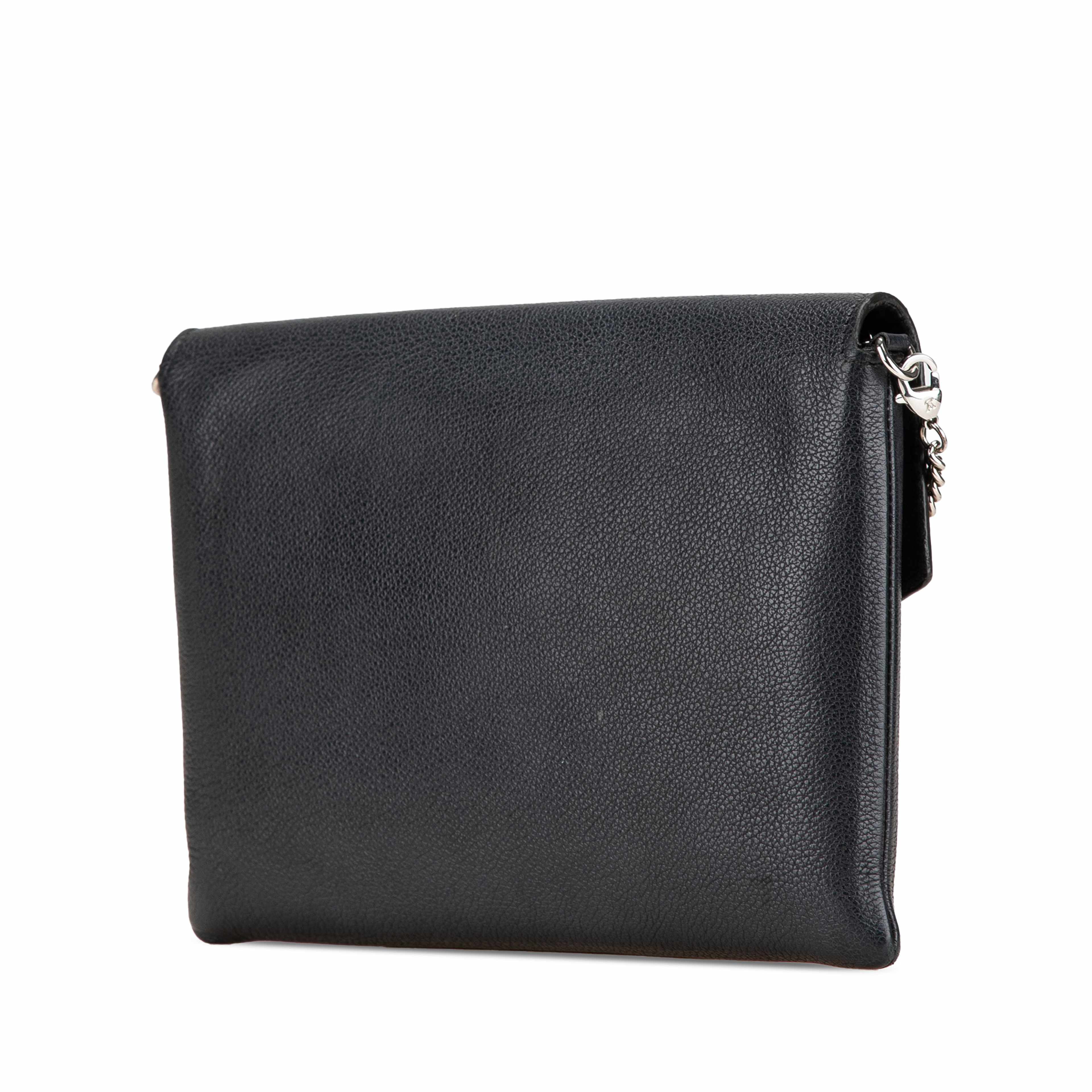 Louis Vuitton Mylockme Chain Pochette, från Luxclusif, i färgen svart. Klicka för att öppna bilden i stort format